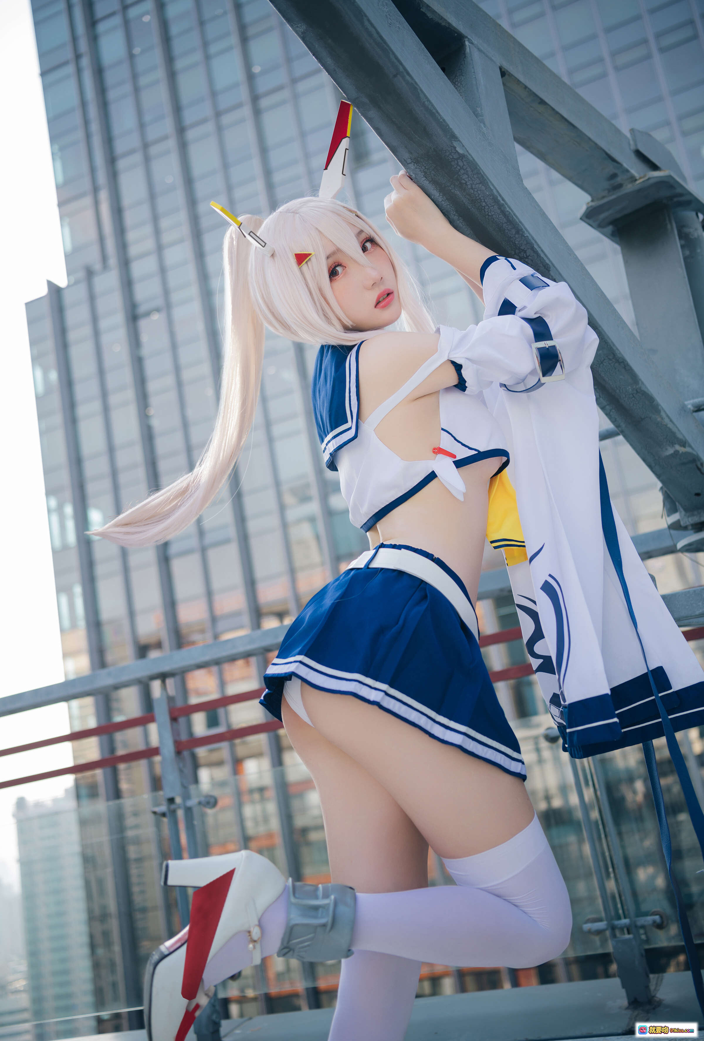 图片[2] - 瓜希酱NO.023绫波cosplay写真 | 白发蓝裙水手服少女 | 城市天台外景 | 20P高清图集 - 就要吻