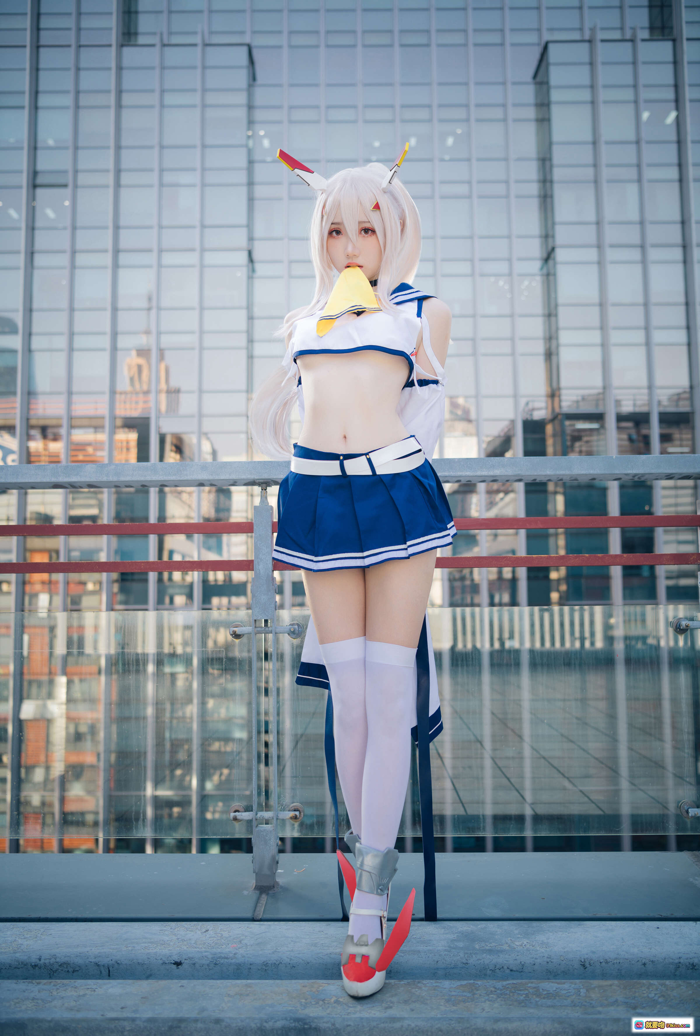 图片[9] - 瓜希酱NO.023绫波cosplay写真 | 白发蓝裙水手服少女 | 城市天台外景 | 20P高清图集 - 就要吻