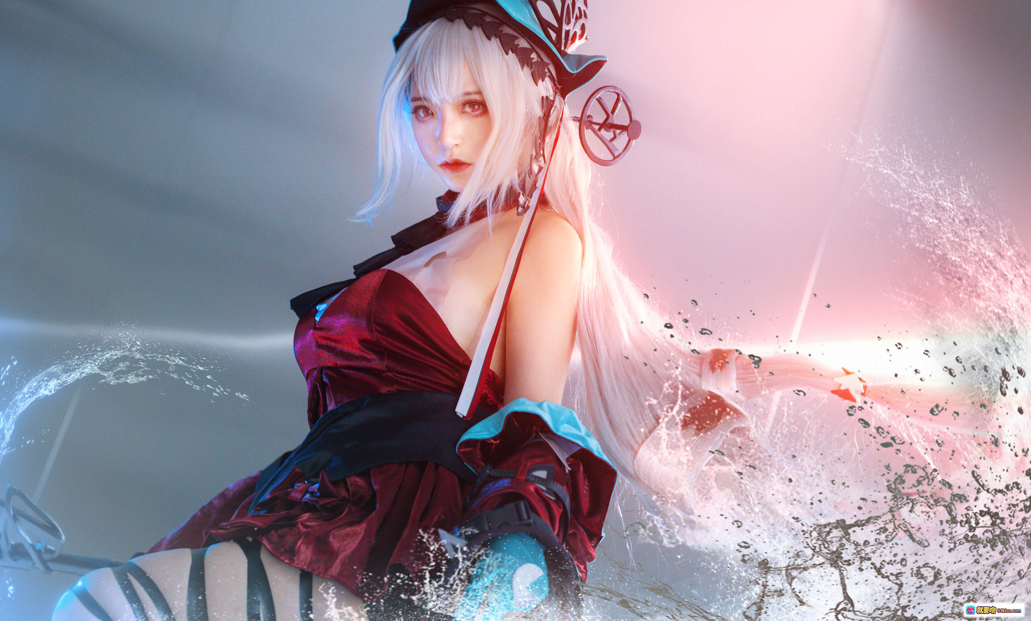 图片[4] - 疯猫ss NO.112 浊心斯卡蒂Cosplay写真｜红黑哥特风+发光特效+水景氛围+白发女巫造型+高跟长靴+精致道具还原 - 就要吻