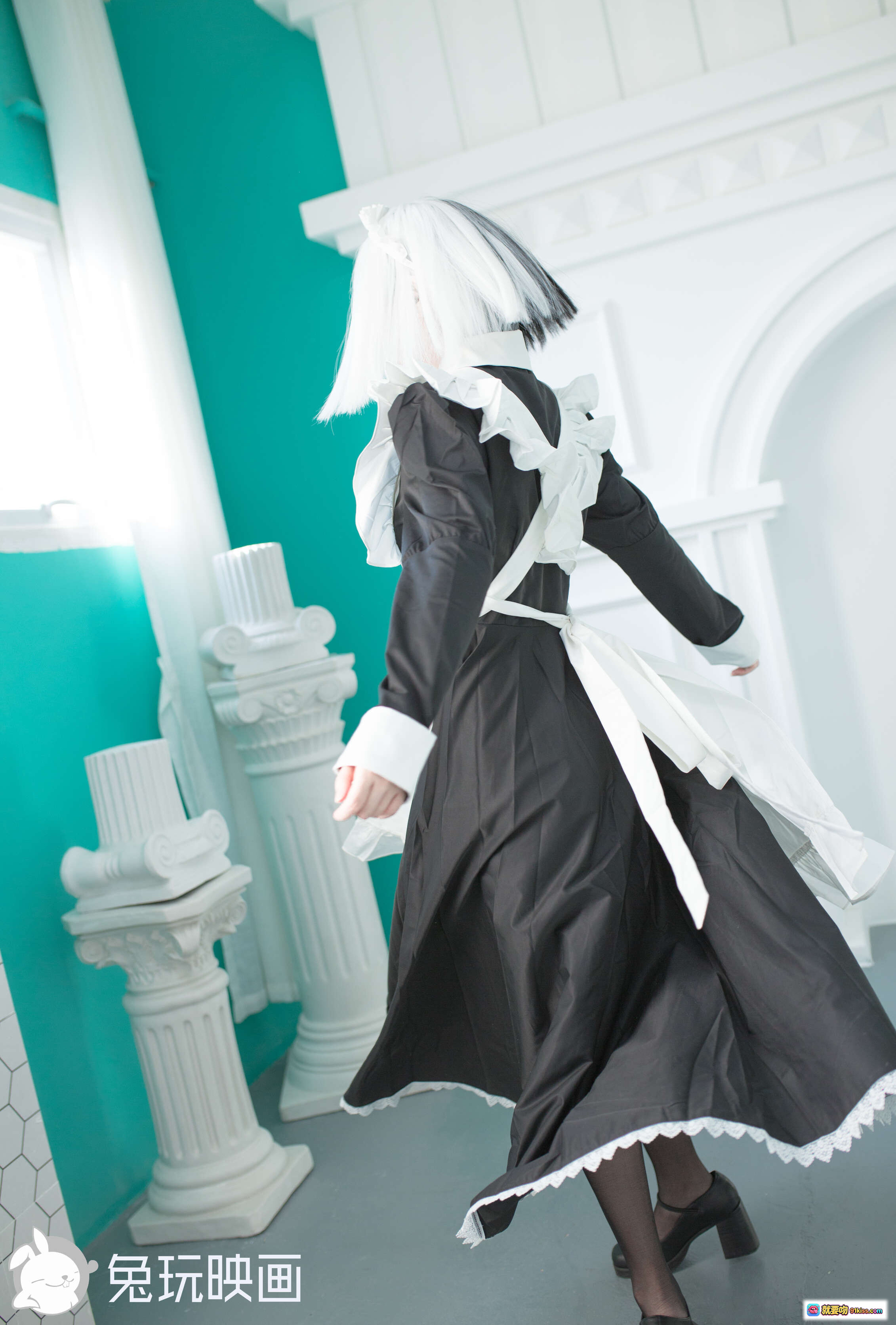 图片[3] - 疯猫ss NO.029 黑白女仆cos写真 40P高清美图 优雅坐姿持书 黑丝高跟显瘦穿搭 室内古典风摄影 - 就要吻