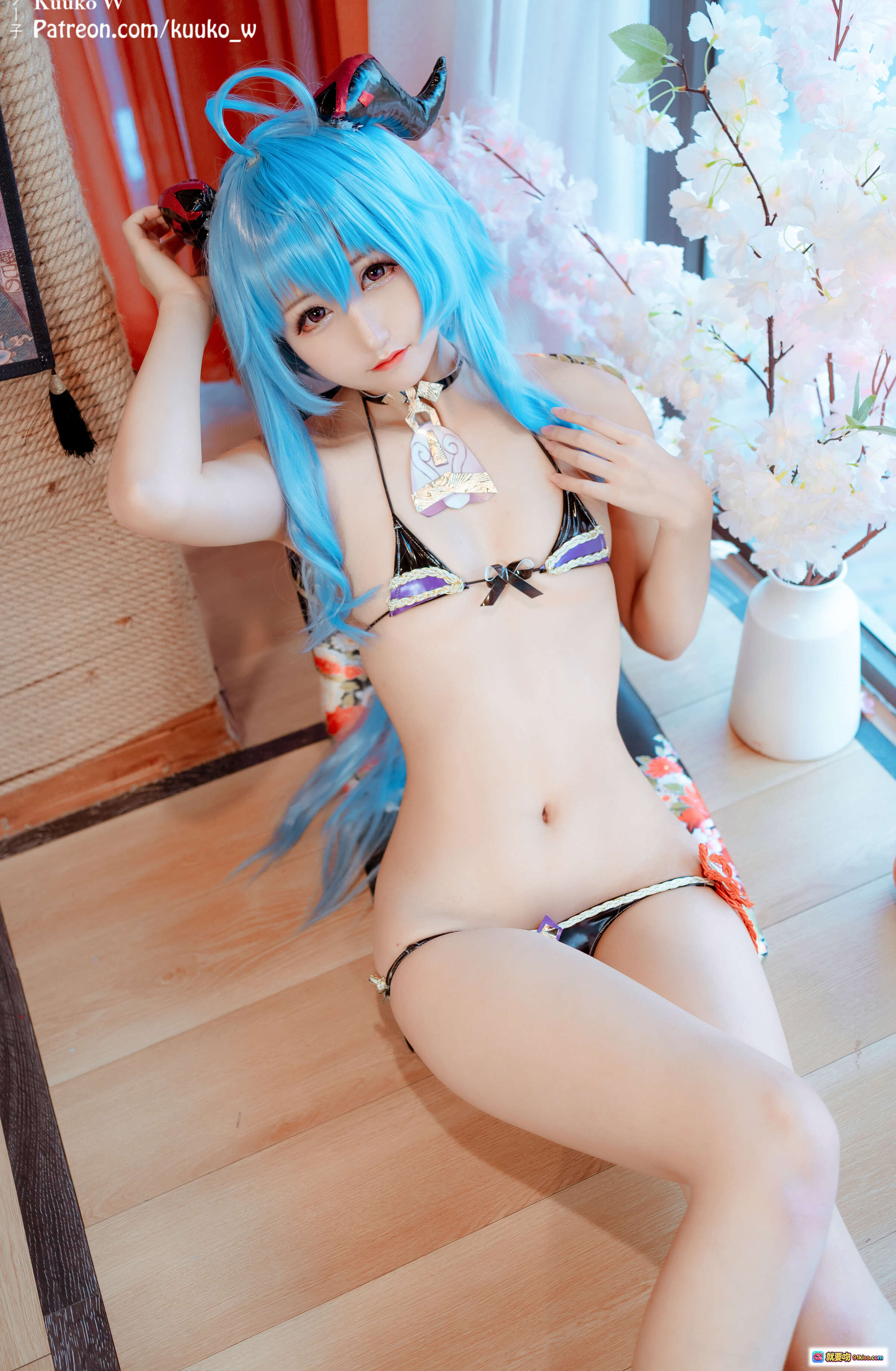 图片[4] - 越南妹KuukoW NO.056 Ganyu 黑色亮面丁字裤翘臀特写 时尚写真私房美图 - 就要吻