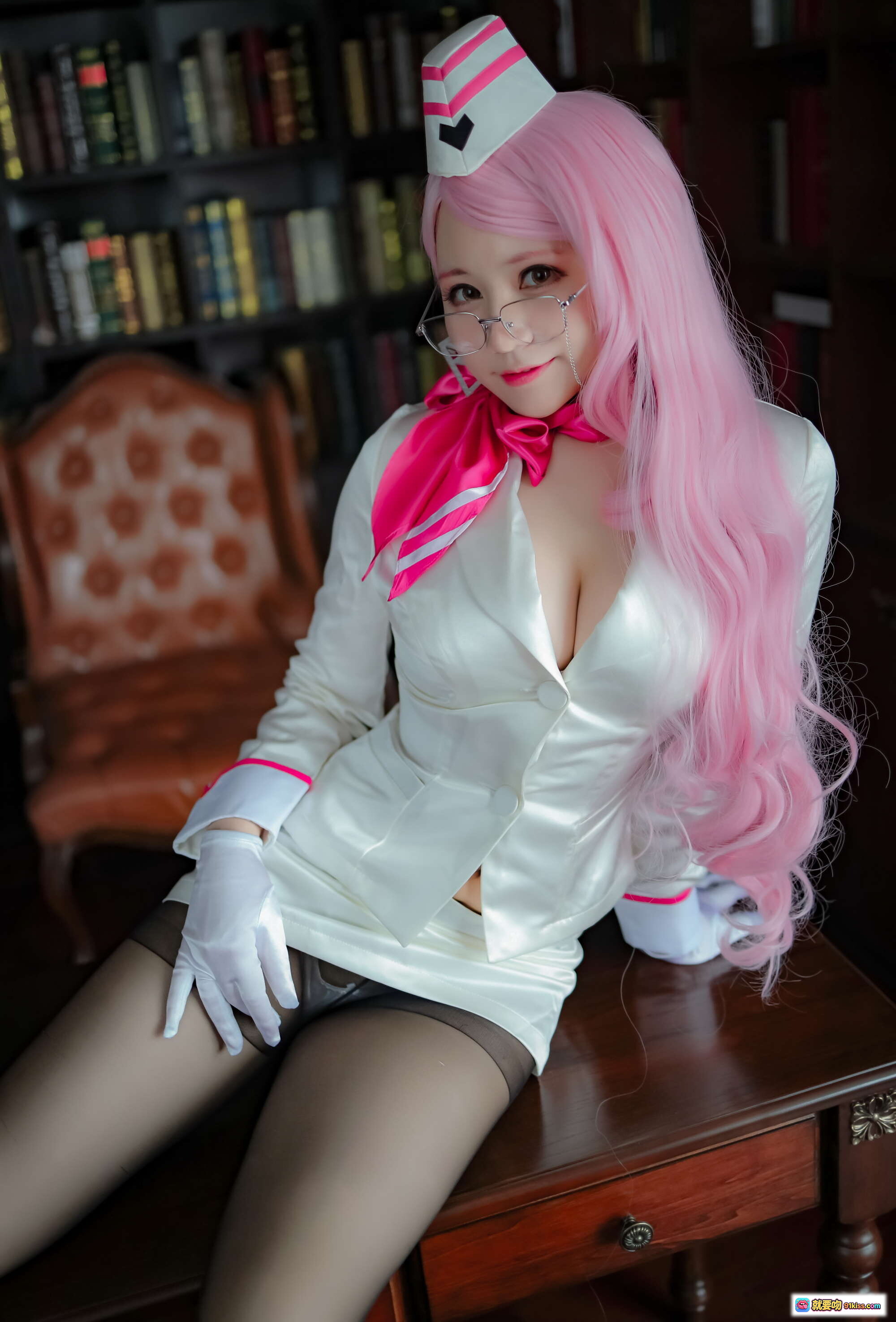 图片[4] - 疯猫ss NO.017 柯杨斯卡娅粉发护士装写真 35P高清美图 白裙黑丝眼镜少女图书馆场景 - 就要吻