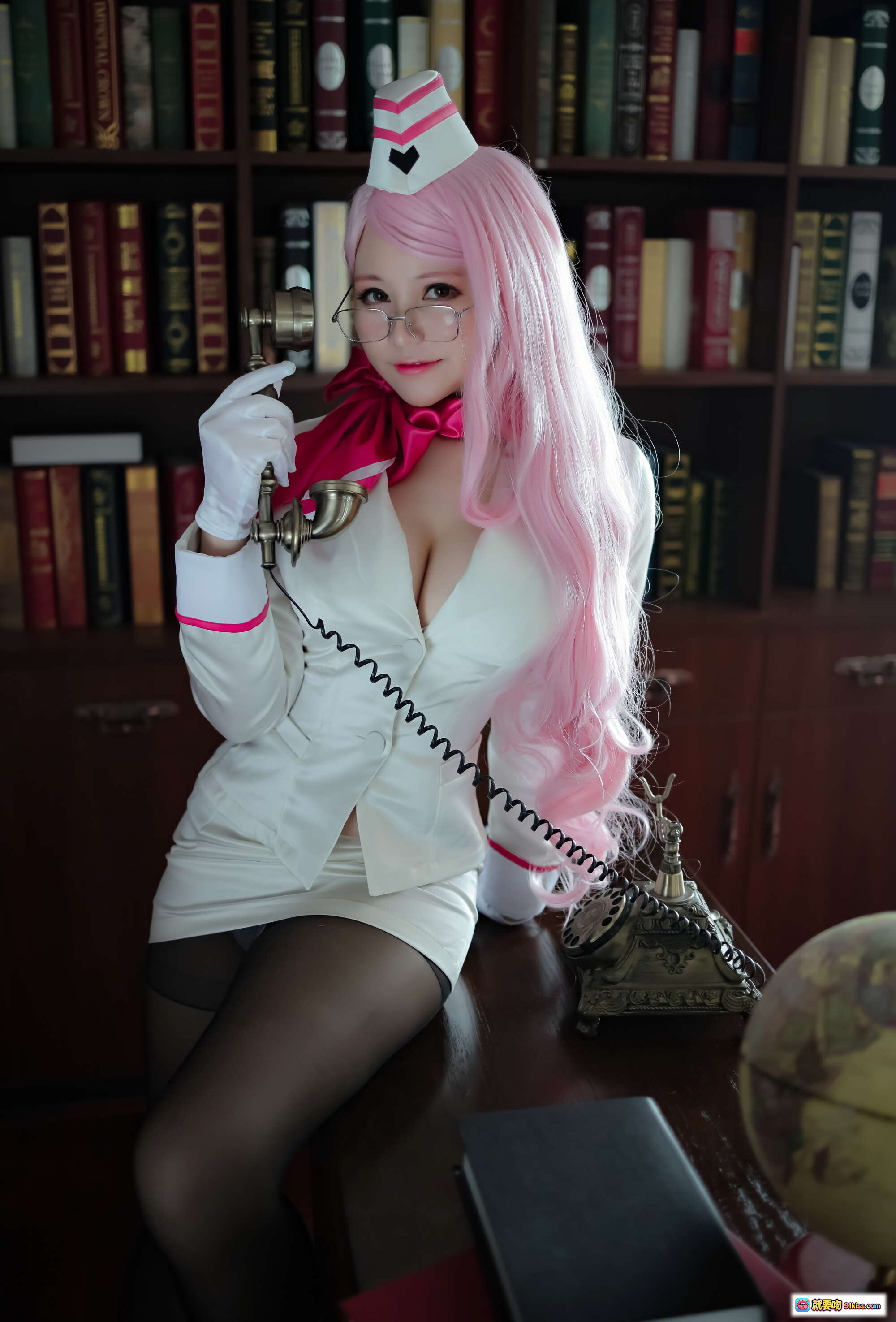 图片[7] - 疯猫ss NO.017 柯杨斯卡娅粉发护士装写真 35P高清美图 白裙黑丝眼镜少女图书馆场景 - 就要吻