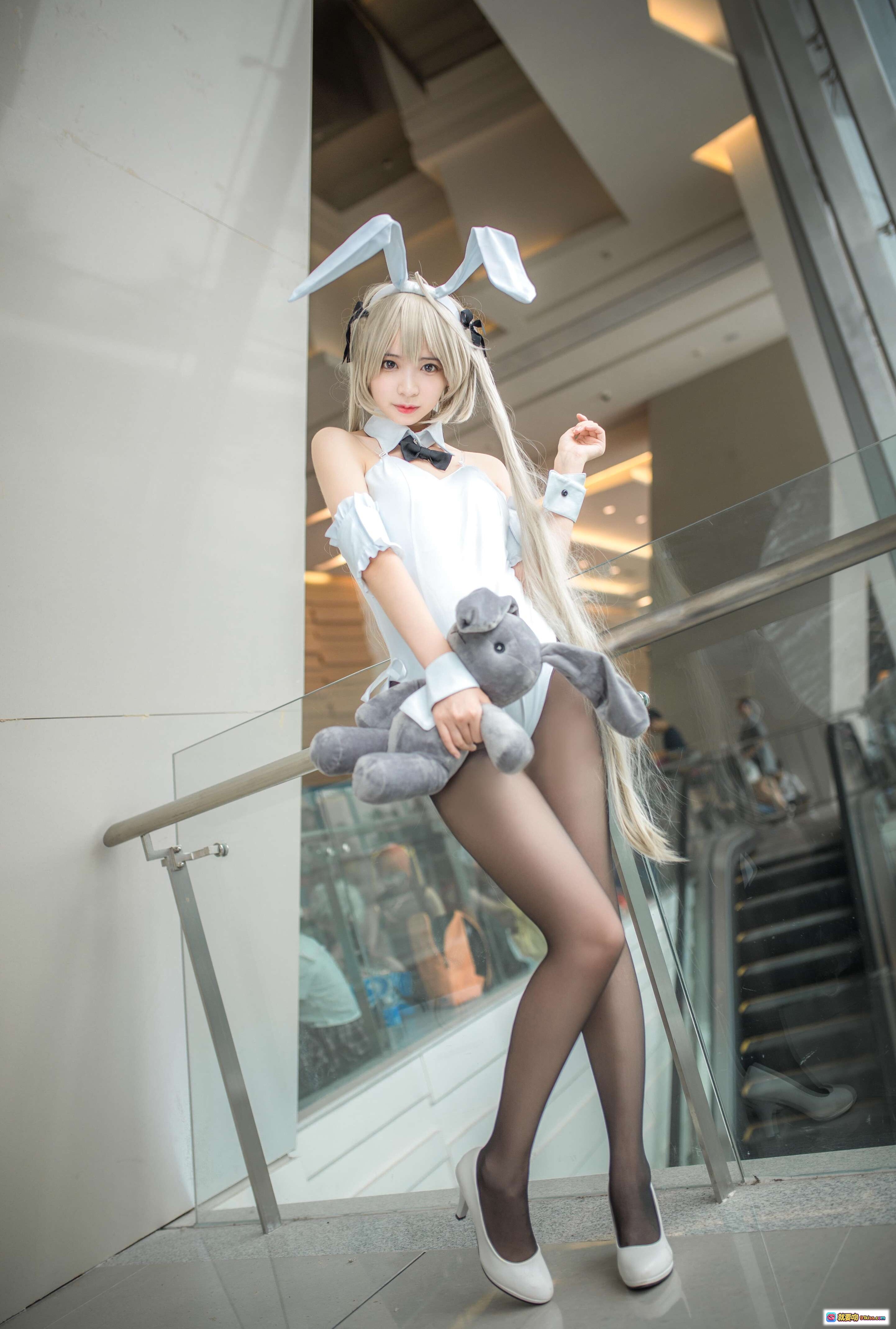 图片[5] - 疯猫ss NO.091 穹妹兔女郎cosplay写真 金发兔耳黑丝白袜抱玩偶少女风室内摄影 - 就要吻