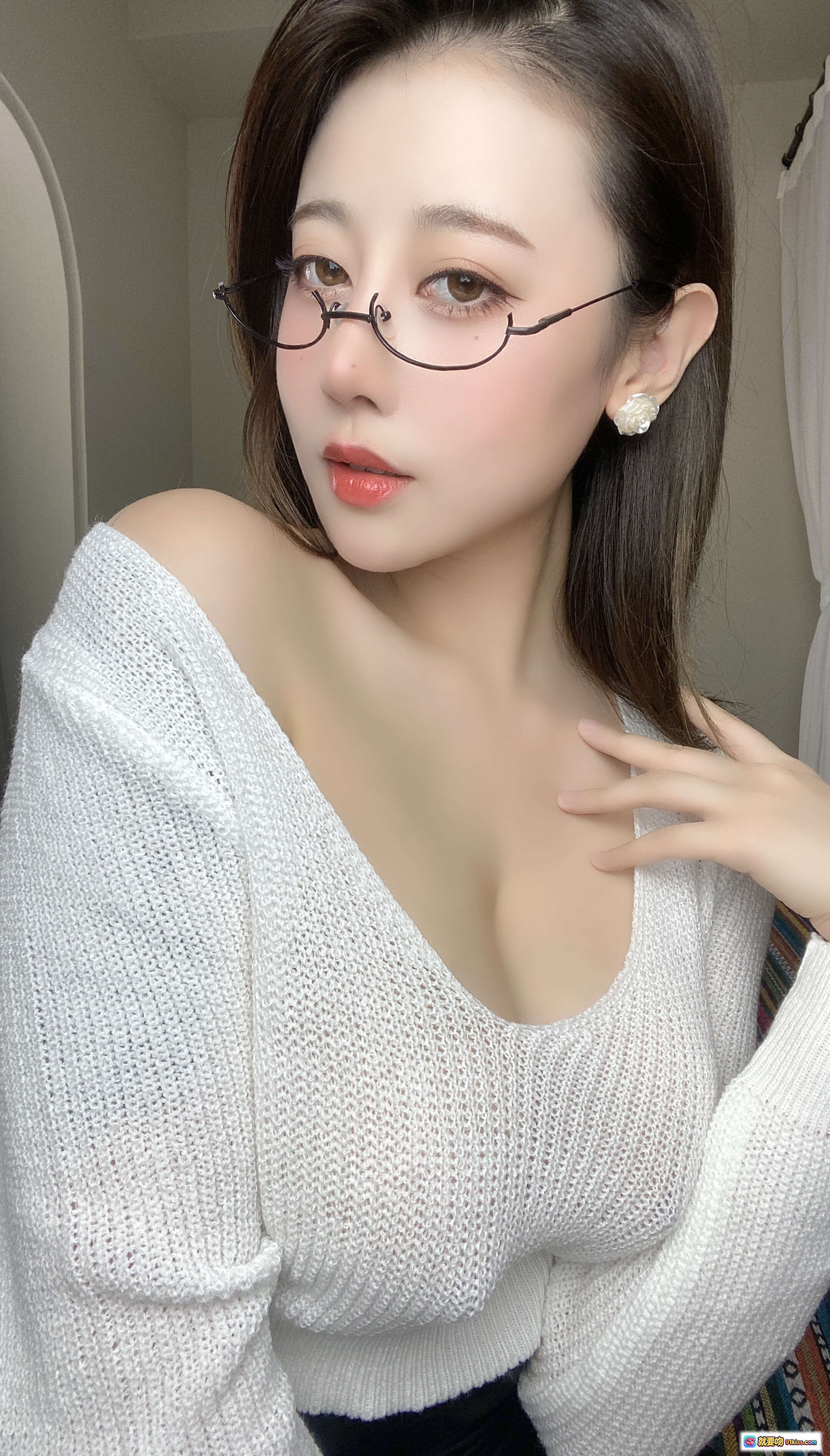 图片[9] - 奈汐酱nice NO.039 24号自拍本 姐姐黑丝美腿白色毛衣居家写真75P高清图集 - 就要吻