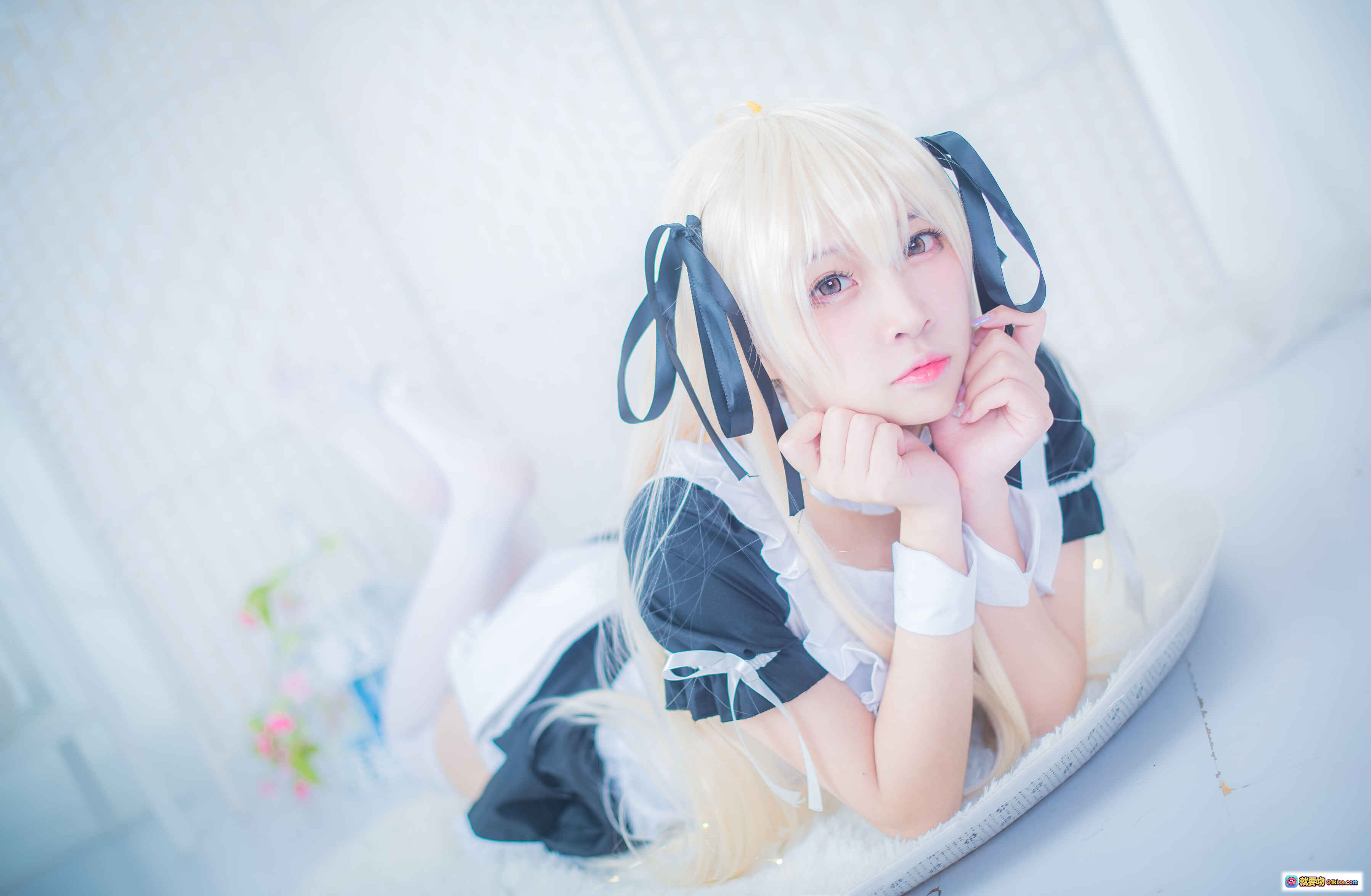 二佐Nisa NO.049 穹妹女仆Cosplay写真 金发双马尾 黑白女仆装 萌系少女 柔光室内拍摄 21P高清图集 - 就要吻