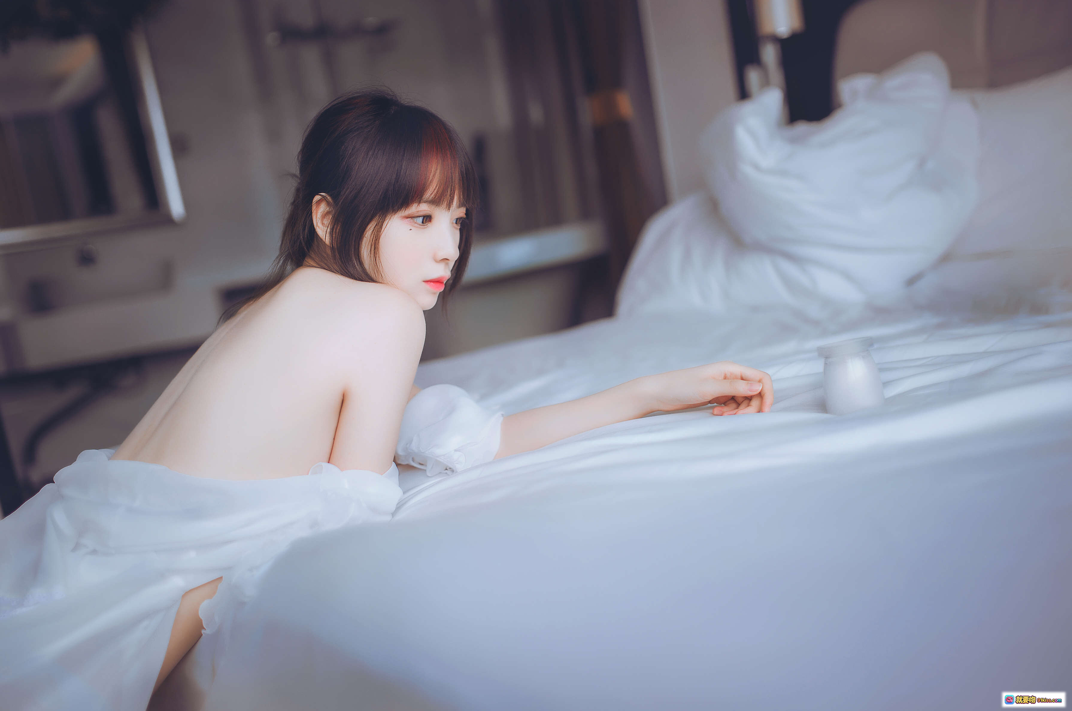 图片[8] - 疯猫ss NO.003 白色睡衣写真 24P高清美腿丝袜床照 甜美纯欲风少女摄影 - 就要吻