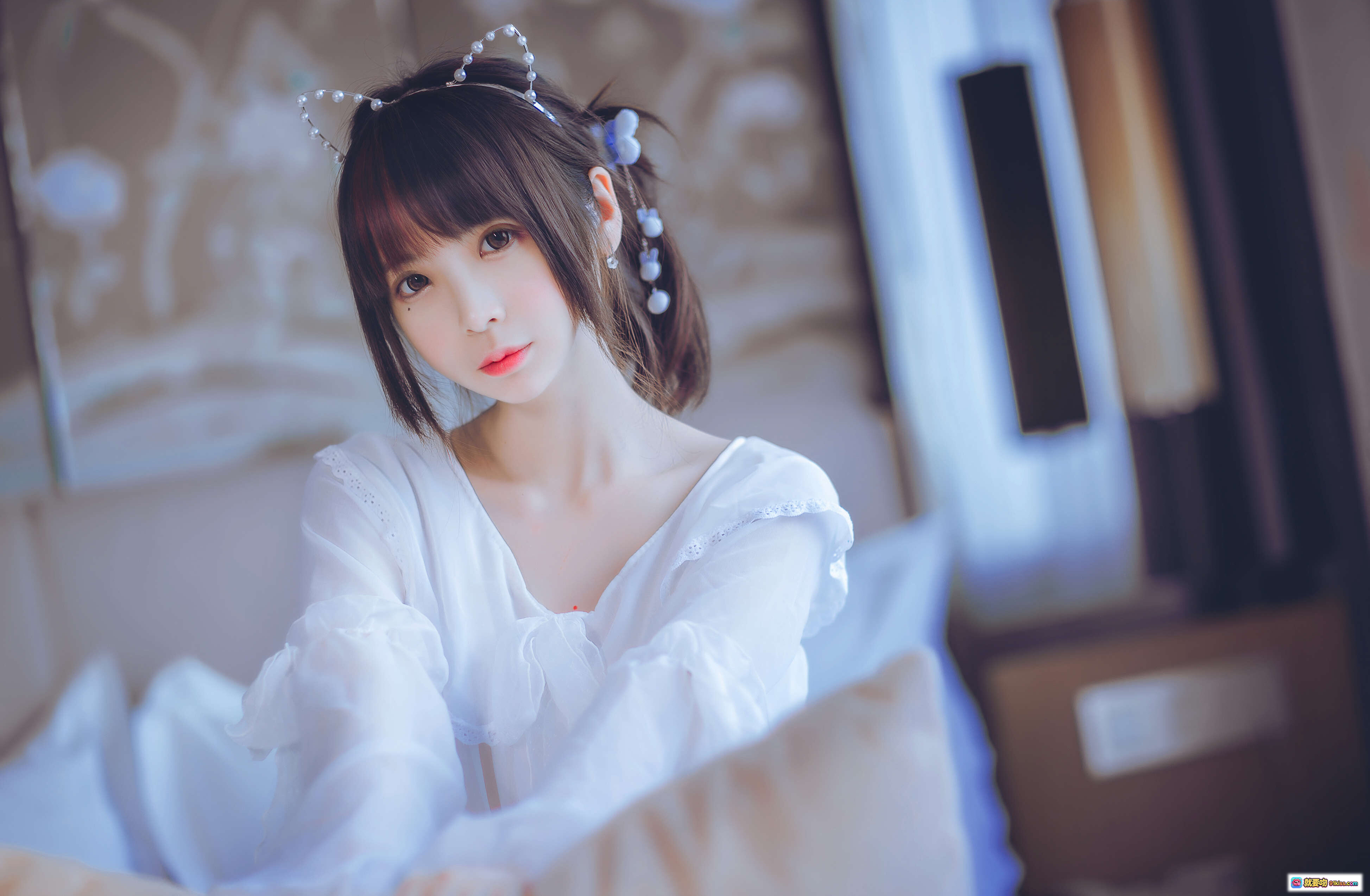 图片[7] - 疯猫ss NO.003 白色睡衣写真 24P高清美腿丝袜床照 甜美纯欲风少女摄影 - 就要吻