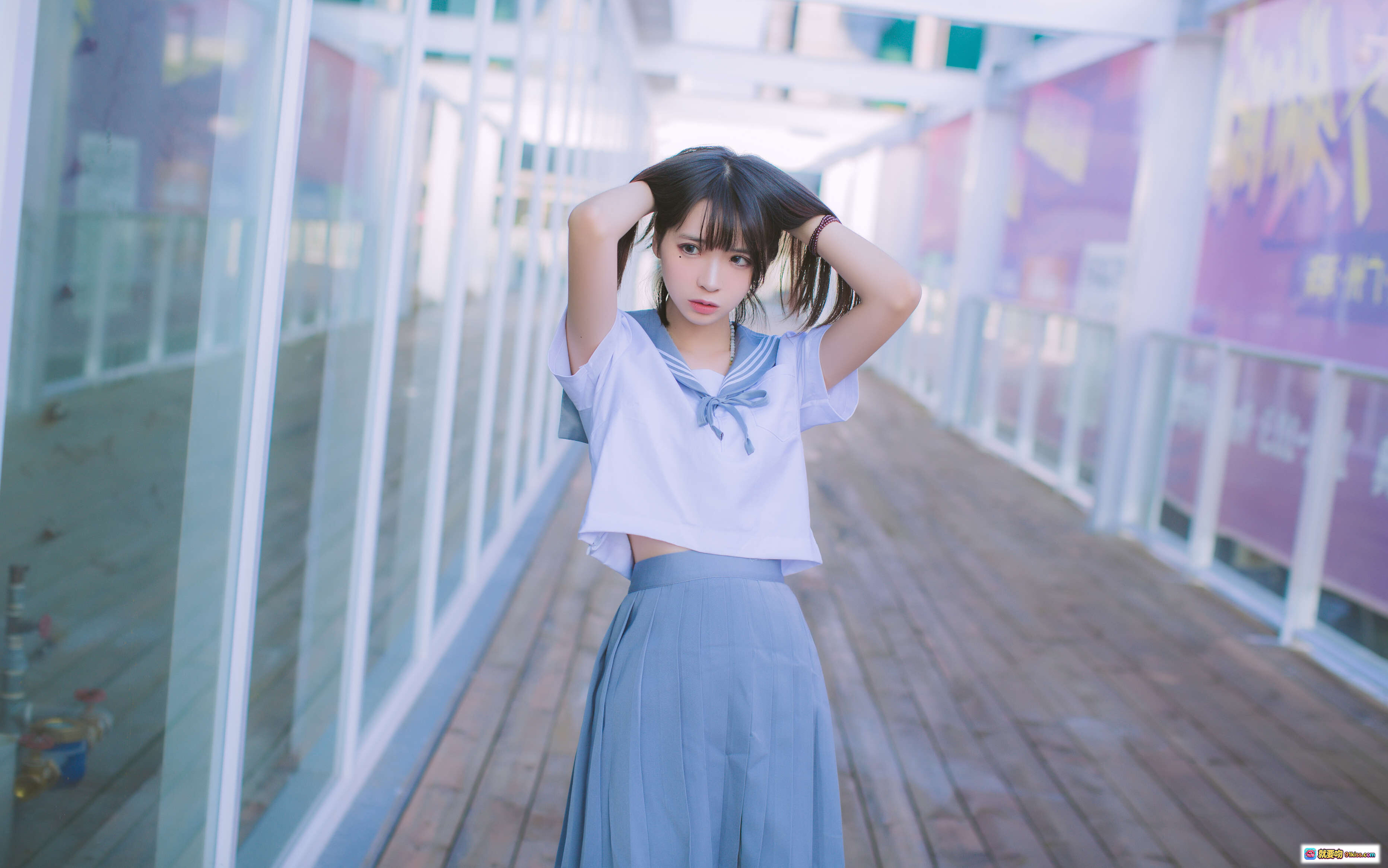 图片[10] - 疯猫ss NO.006 海边水手服少女写真 | 黑丝美腿玻璃平台城市背景清新日系风格 - 就要吻