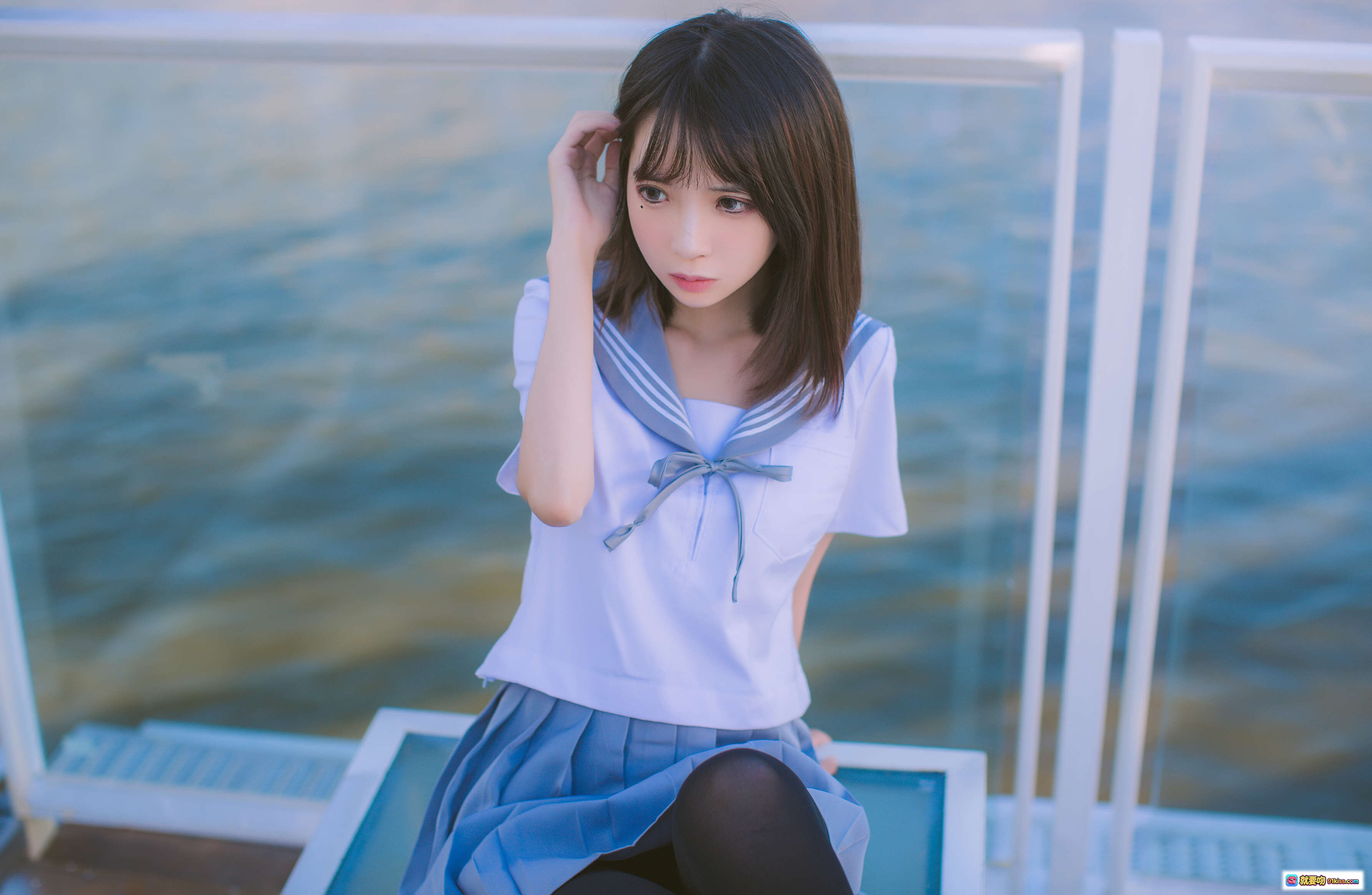 图片[9] - 疯猫ss NO.006 海边水手服少女写真 | 黑丝美腿玻璃平台城市背景清新日系风格 - 就要吻