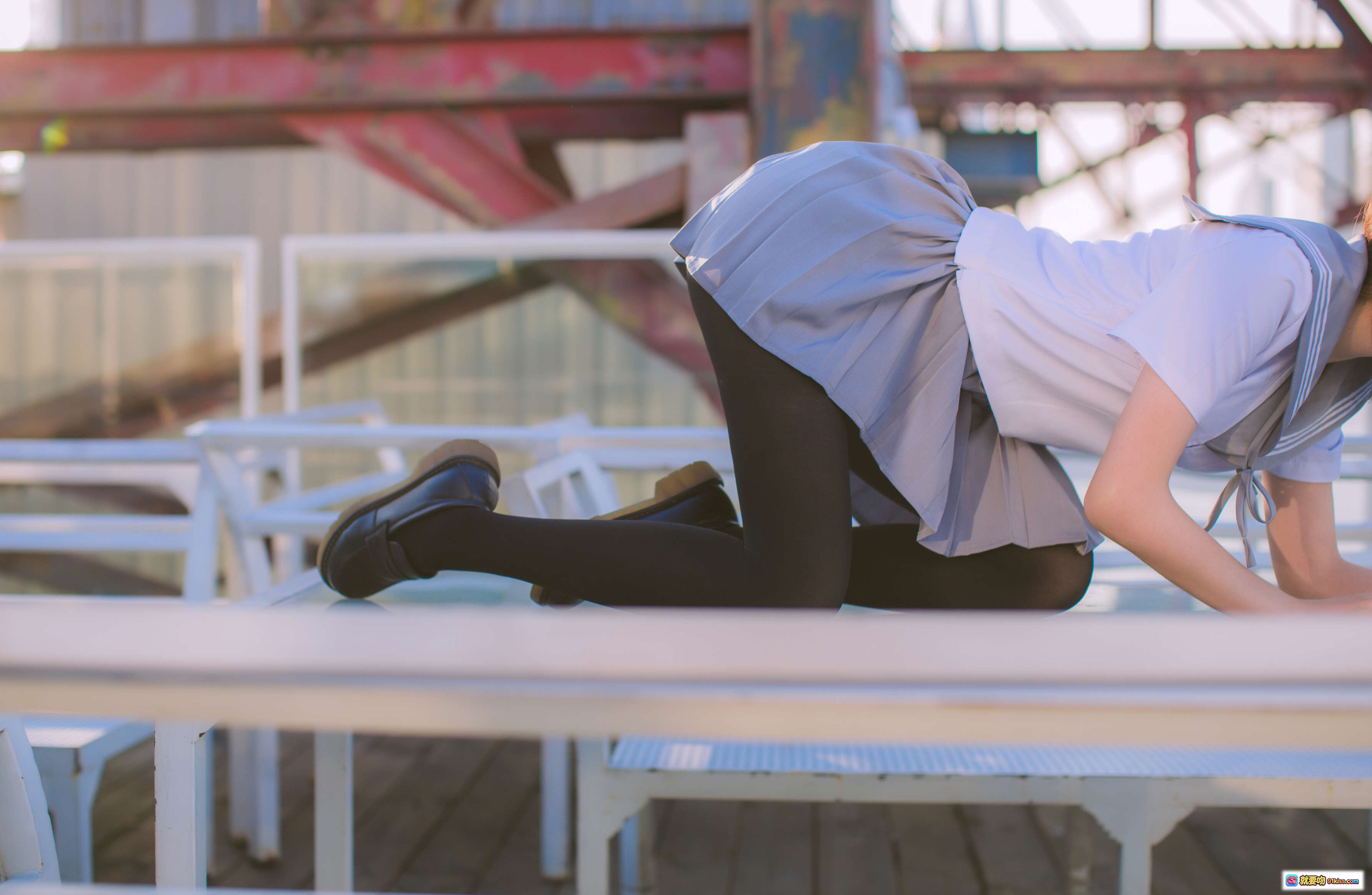 图片[5] - 疯猫ss NO.006 海边水手服少女写真 | 黑丝美腿玻璃平台城市背景清新日系风格 - 就要吻