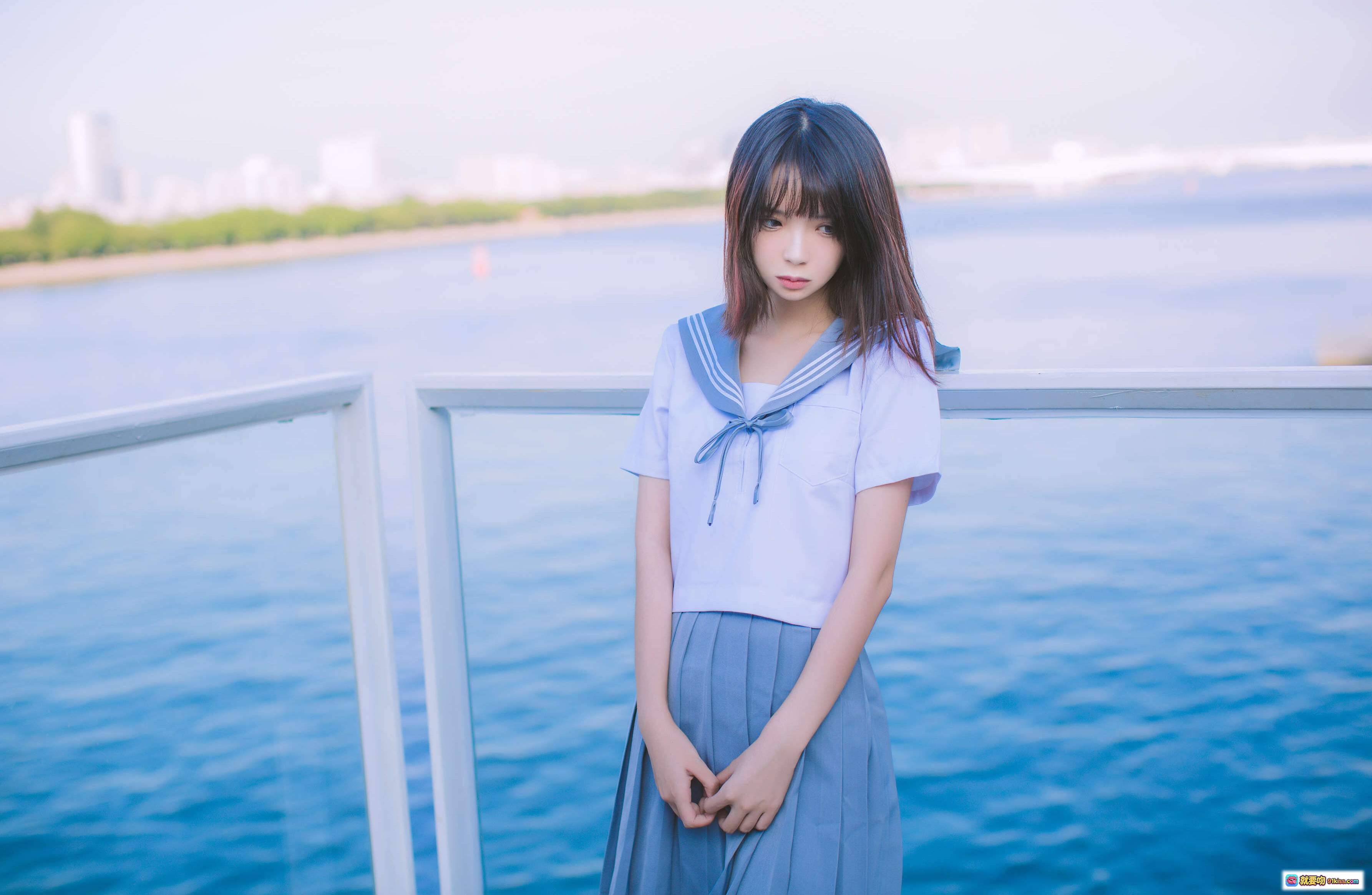图片[3] - 疯猫ss NO.006 海边水手服少女写真 | 黑丝美腿玻璃平台城市背景清新日系风格 - 就要吻