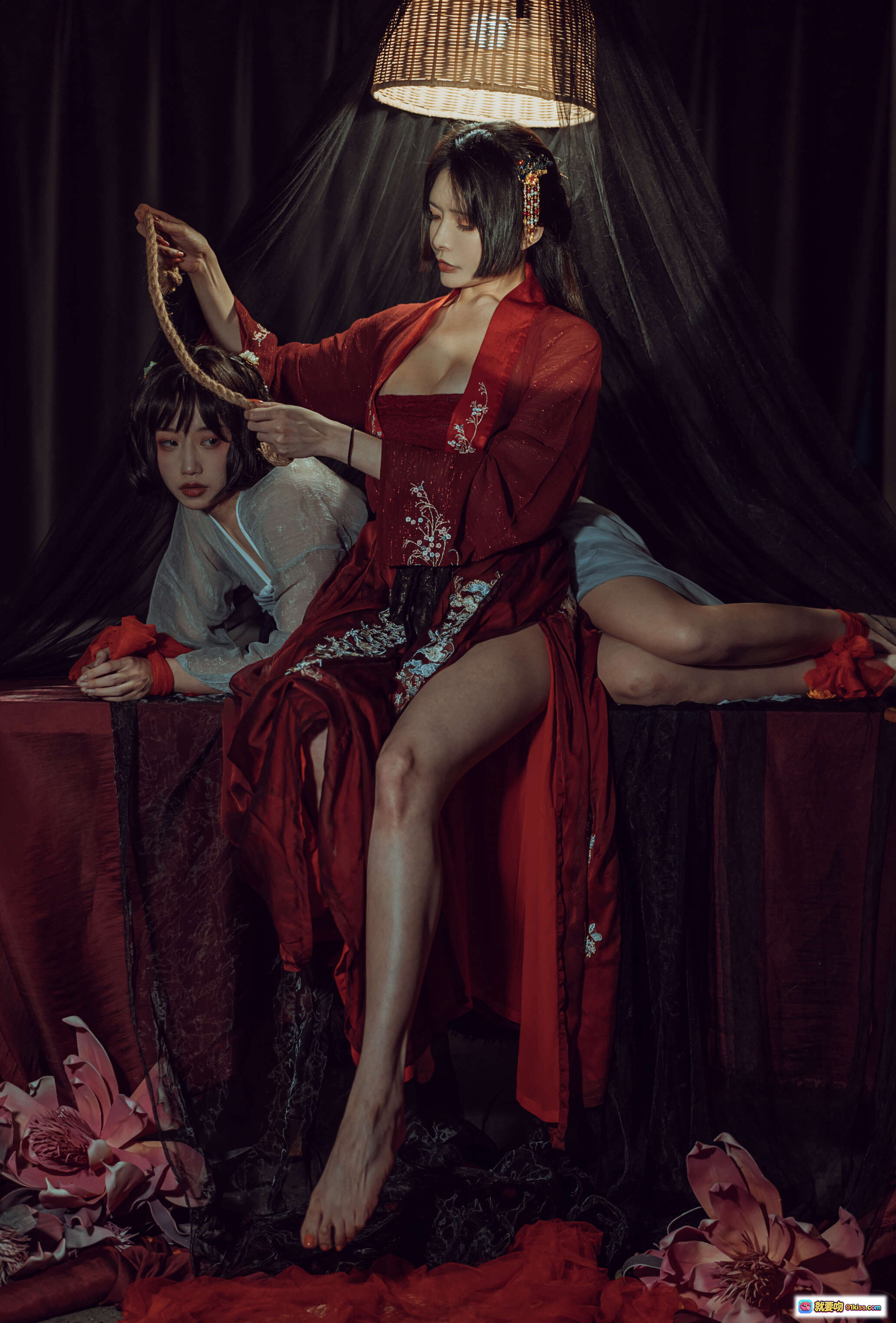 图片[9] - 秋和柯基NO.035昏红帐写真集｜红绸束缚·古风情欲·暗调光影·52P高清图集 - 就要吻
