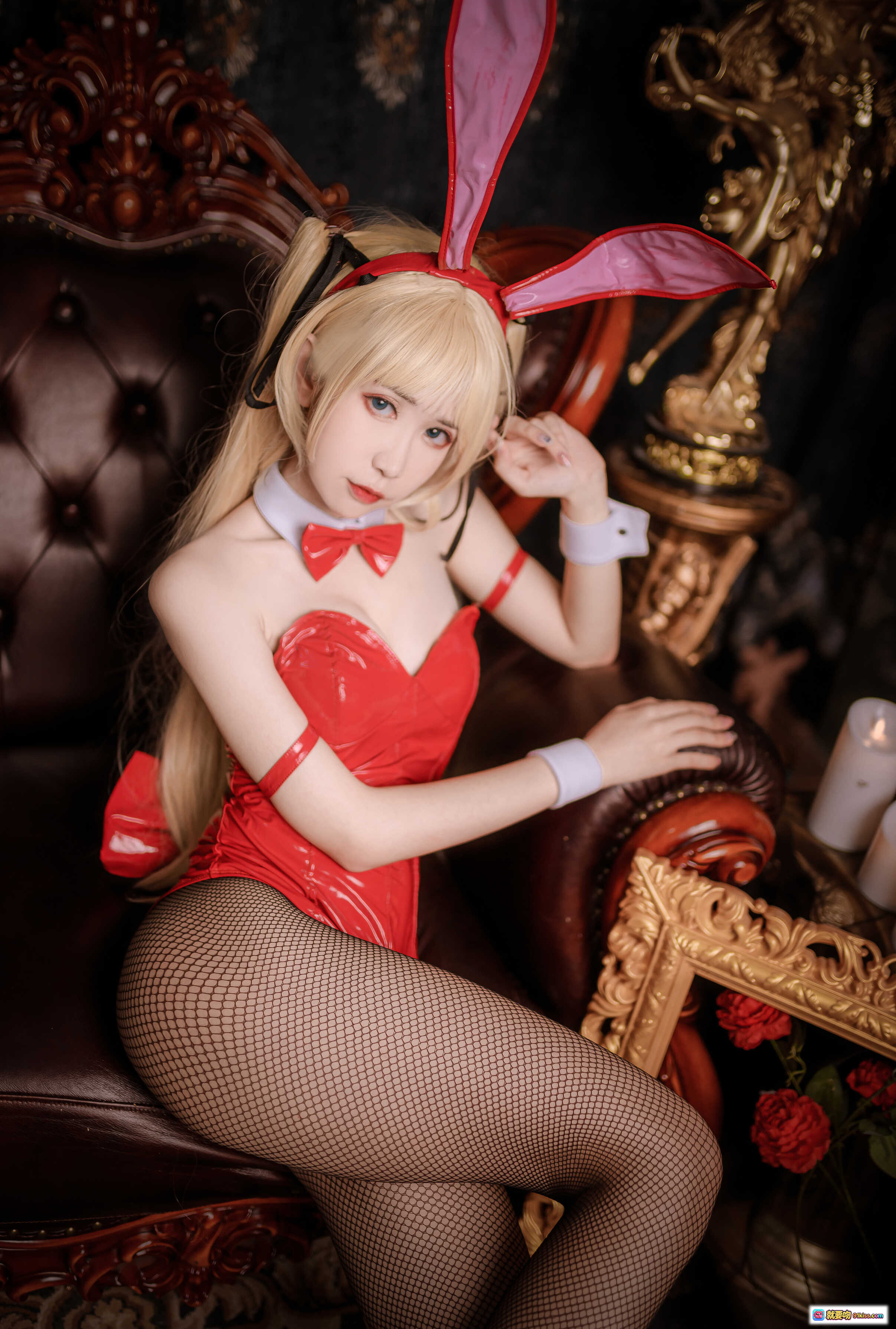 图片[10] - 阮邑_Fairy NO.004 英梨梨兔女郎写真 | 金发双马尾+红色兔耳+漆皮内衣+渔网袜+复古沙发场景 - 就要吻