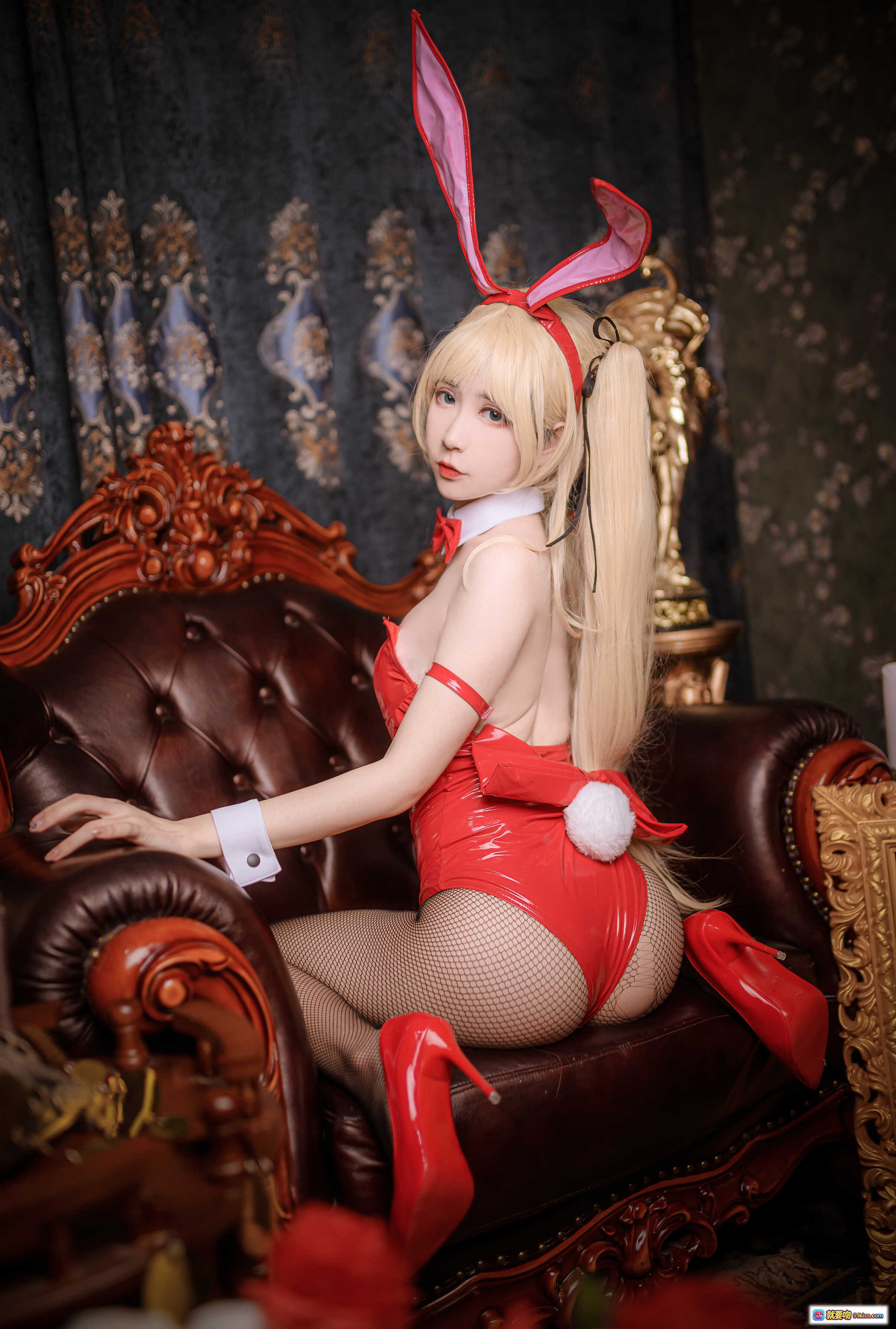 图片[8] - 阮邑_Fairy NO.004 英梨梨兔女郎写真 | 金发双马尾+红色兔耳+漆皮内衣+渔网袜+复古沙发场景 - 就要吻