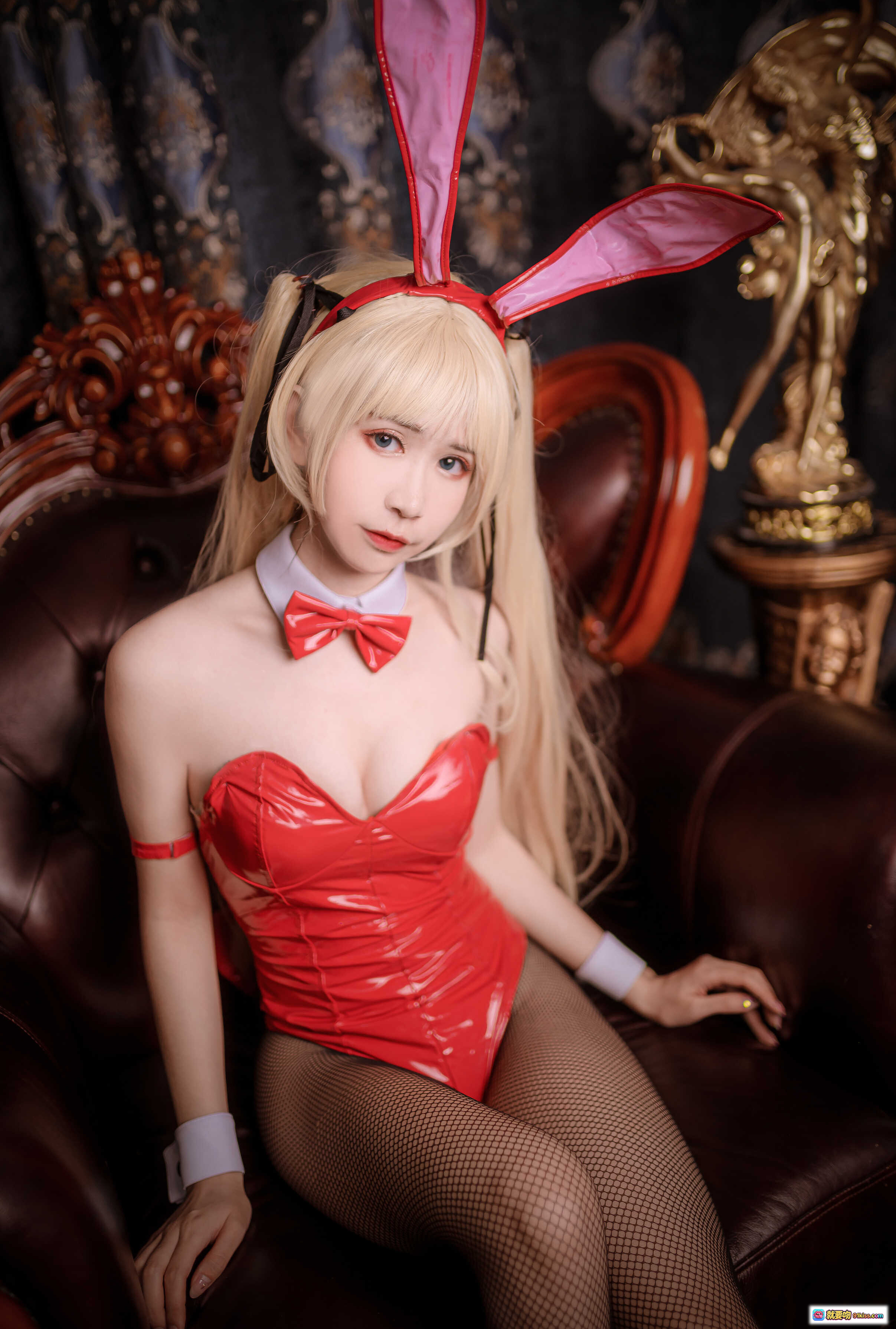 图片[5] - 阮邑_Fairy NO.004 英梨梨兔女郎写真 | 金发双马尾+红色兔耳+漆皮内衣+渔网袜+复古沙发场景 - 就要吻