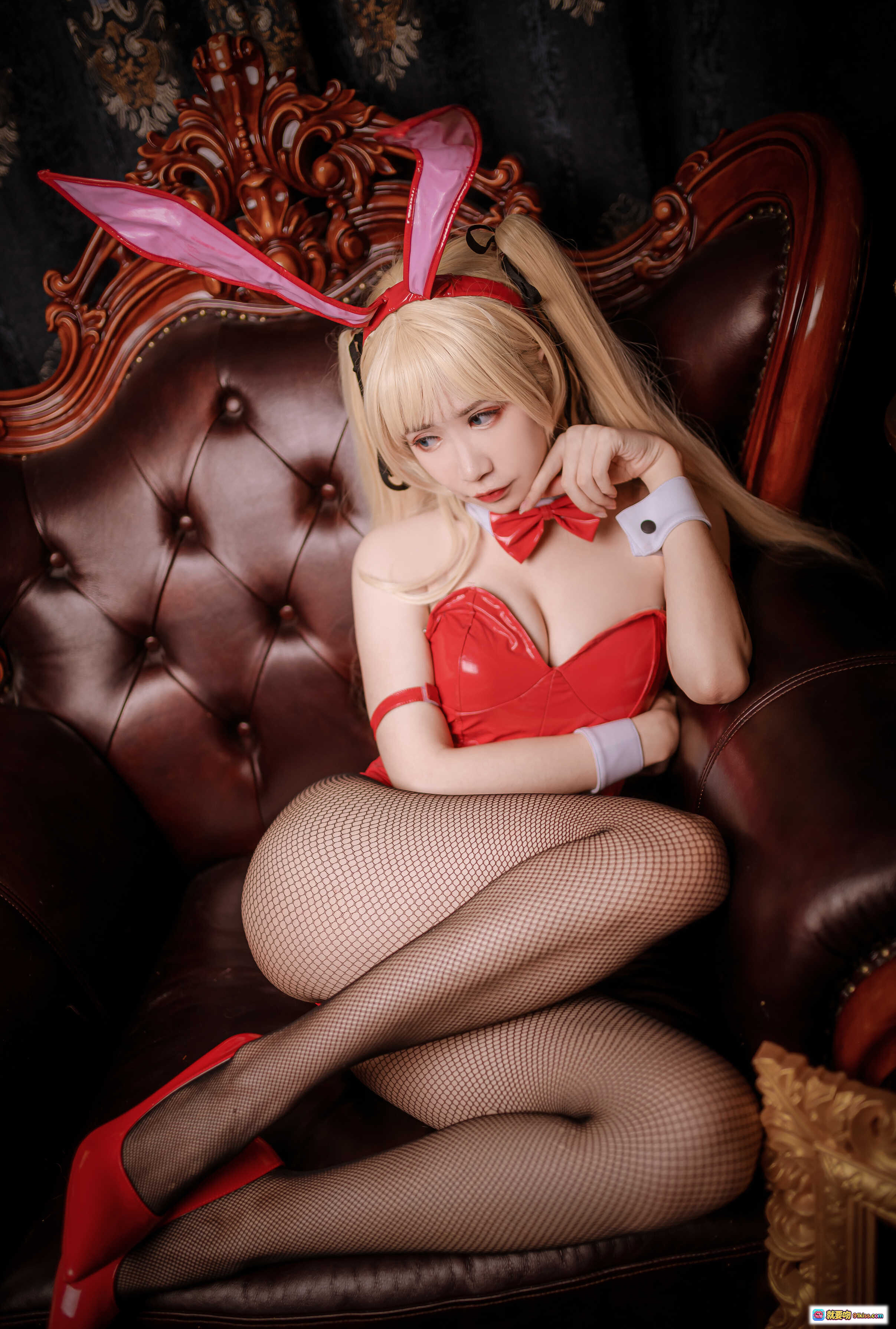 图片[4] - 阮邑_Fairy NO.004 英梨梨兔女郎写真 | 金发双马尾+红色兔耳+漆皮内衣+渔网袜+复古沙发场景 - 就要吻