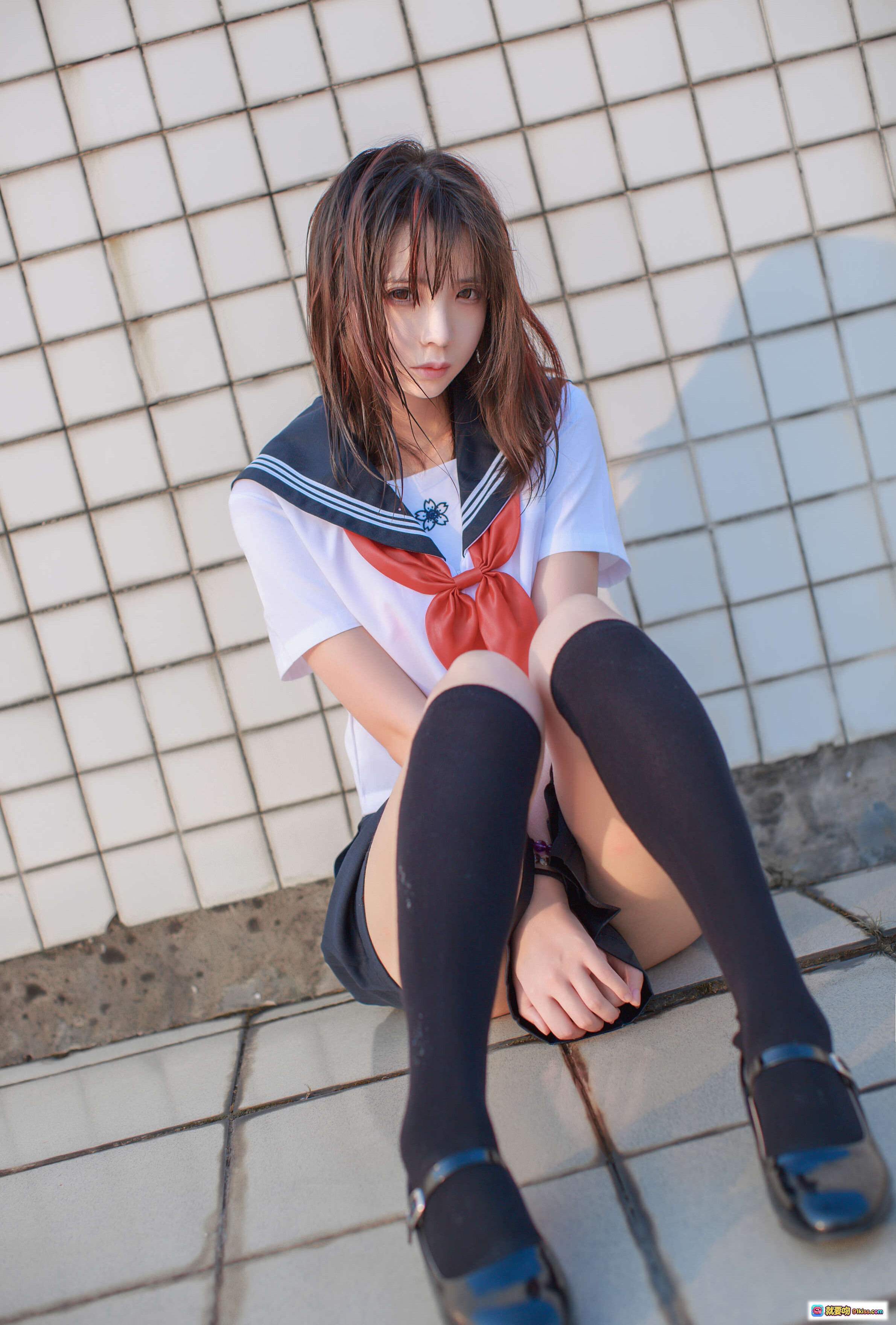 图片[2] - 疯猫ss NO.047 同桌水手服少女美腿特写 41P高清写真集 蓝色百褶裙白衬衫红领结校园风 - 就要吻