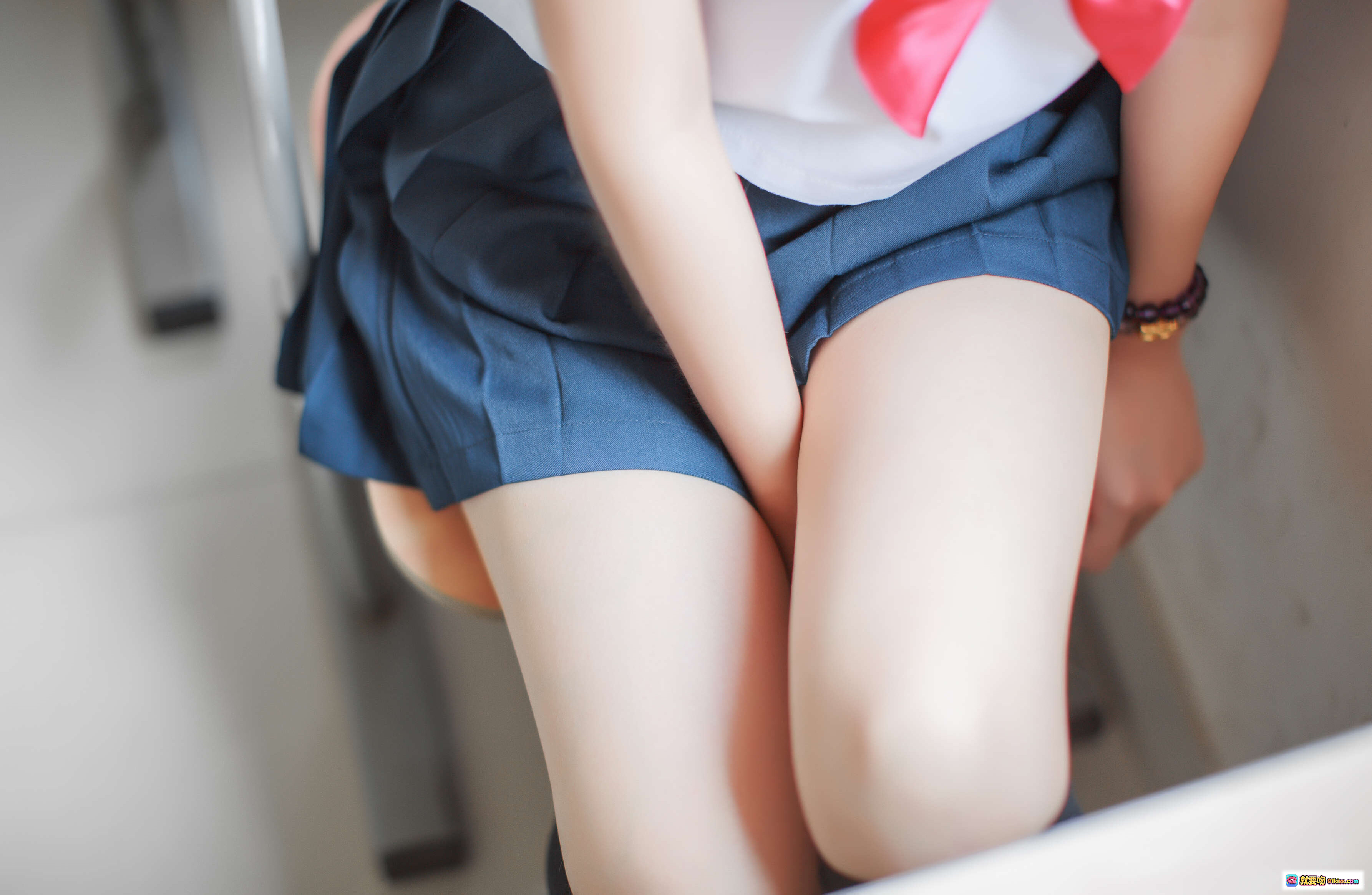 疯猫ss NO.047 同桌水手服少女美腿特写 41P高清写真集 蓝色百褶裙白衬衫红领结校园风 - 就要吻