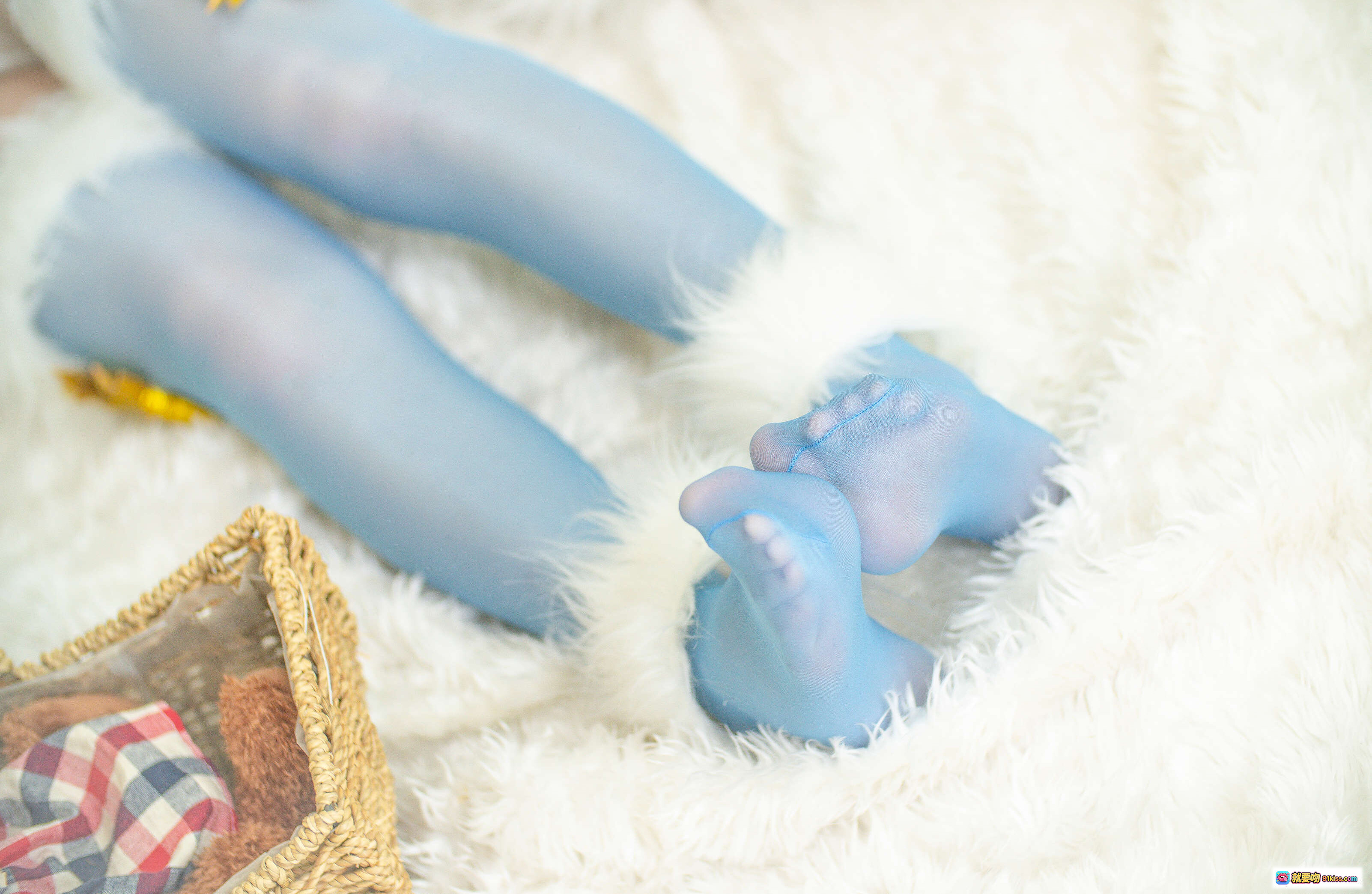 图片[10] - 起司块wii NO.023 皇女危险野兽cosplay 白发蓝瞳兔耳装 毛绒装饰 蓝色丝袜 甜美性感写真集 74P高清图包 - 就要吻