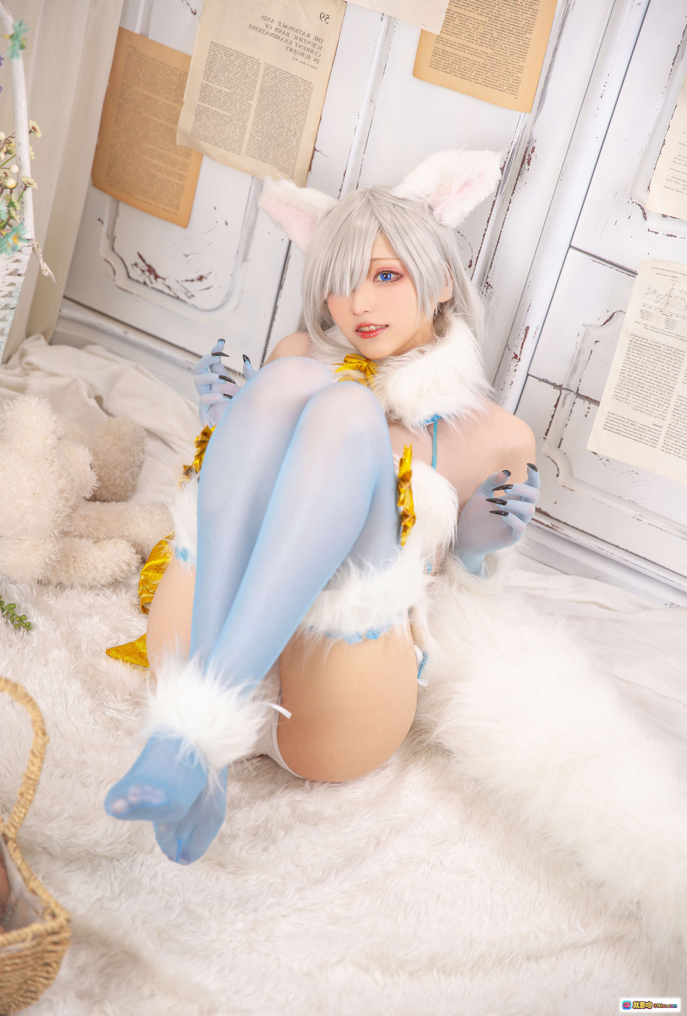 图片[7] - 起司块wii NO.023 皇女危险野兽cosplay 白发蓝瞳兔耳装 毛绒装饰 蓝色丝袜 甜美性感写真集 74P高清图包 - 就要吻