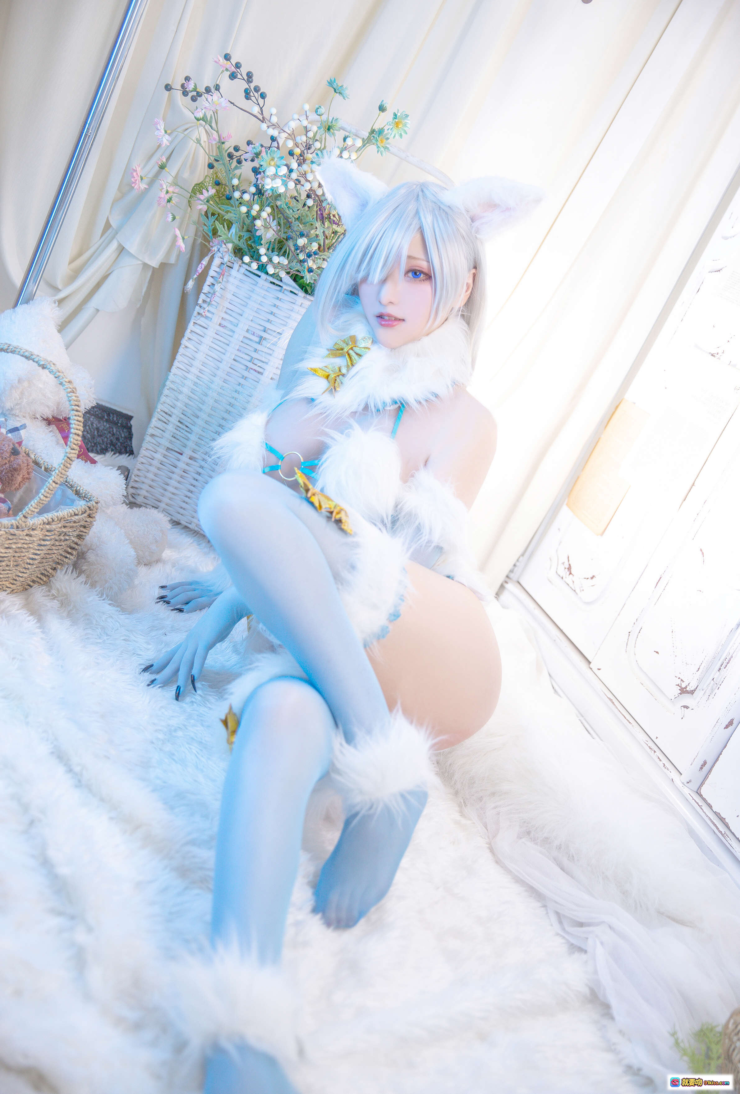 图片[4] - 起司块wii NO.023 皇女危险野兽cosplay 白发蓝瞳兔耳装 毛绒装饰 蓝色丝袜 甜美性感写真集 74P高清图包 - 就要吻