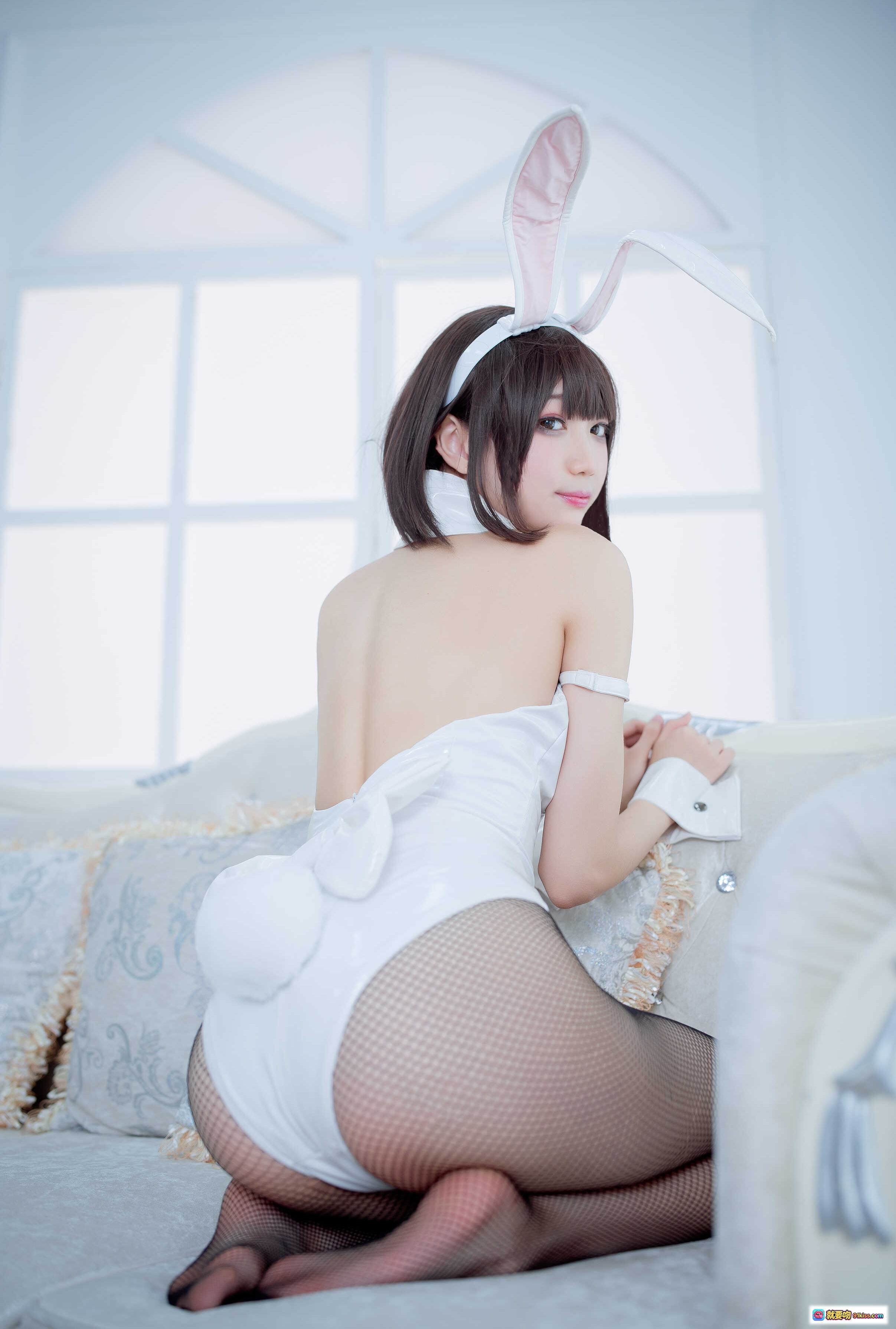 图片[1] - 周叽可爱兔兔NO.023加藤惠兔女郎写真 32P高清美图 白色兔耳制服+渔网袜性感萌系COSPLAY - 就要吻