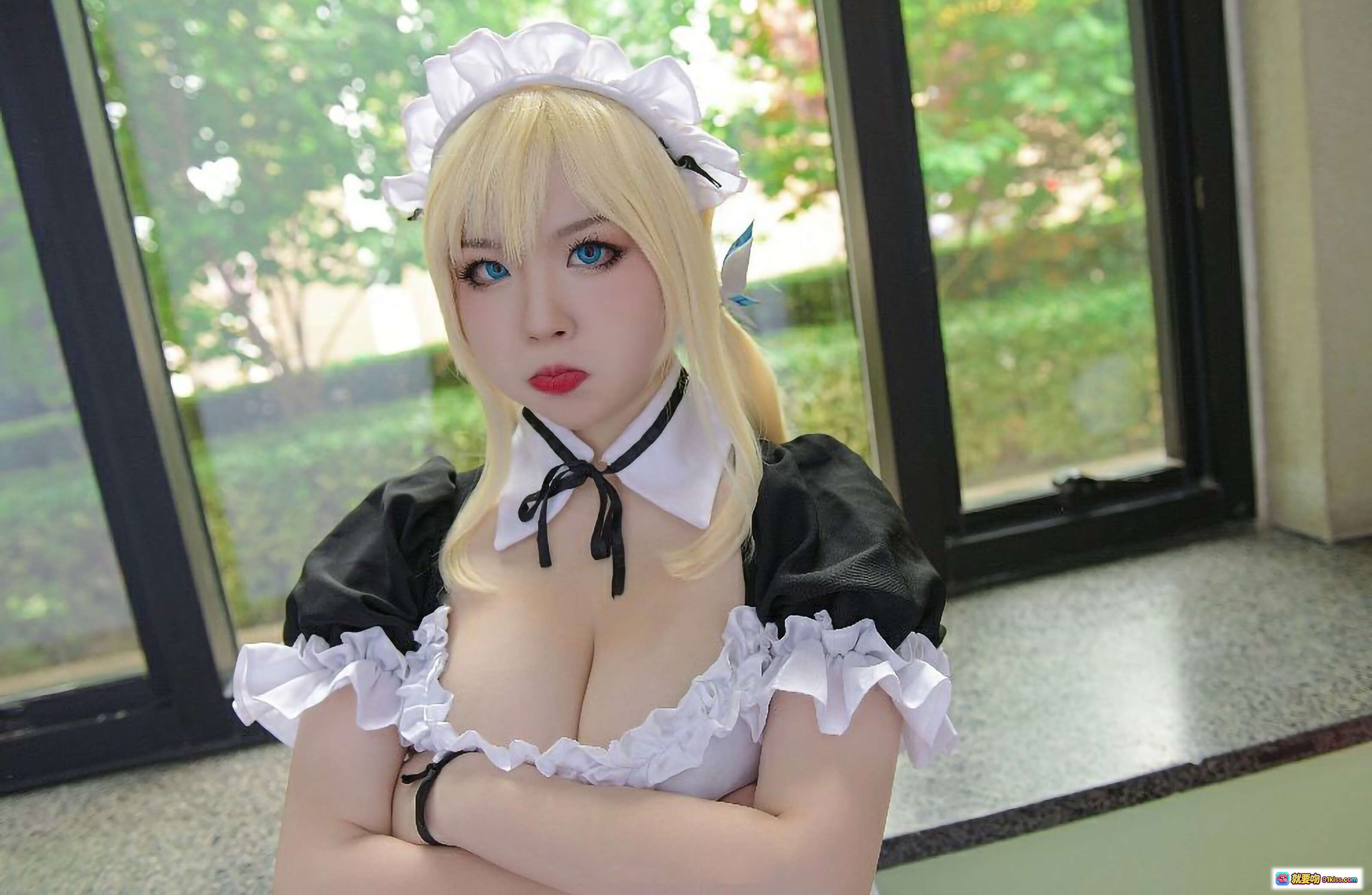图片[2] - 皮皮奶NO.035柏崎星奈女仆装Cosplay写真 金发蓝瞳甜美少女 黑白蕾丝女仆裙 窗边光影氛围感 35P高清图集 - 就要吻