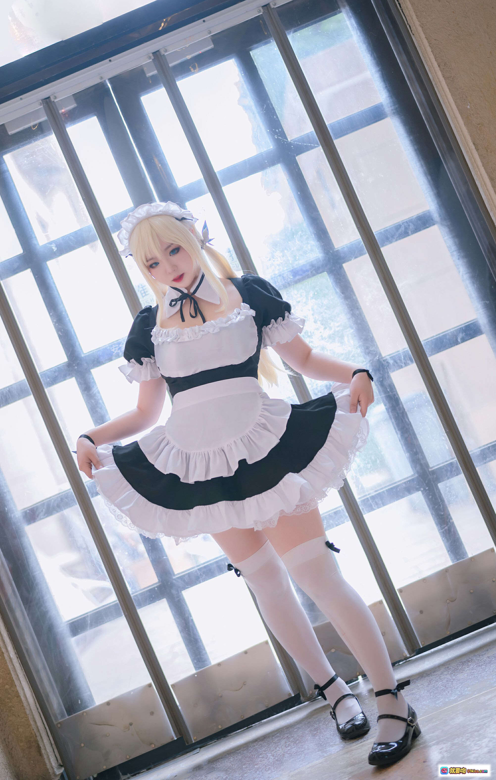 图片[9] - 皮皮奶NO.035柏崎星奈女仆装Cosplay写真 金发蓝瞳甜美少女 黑白蕾丝女仆裙 窗边光影氛围感 35P高清图集 - 就要吻