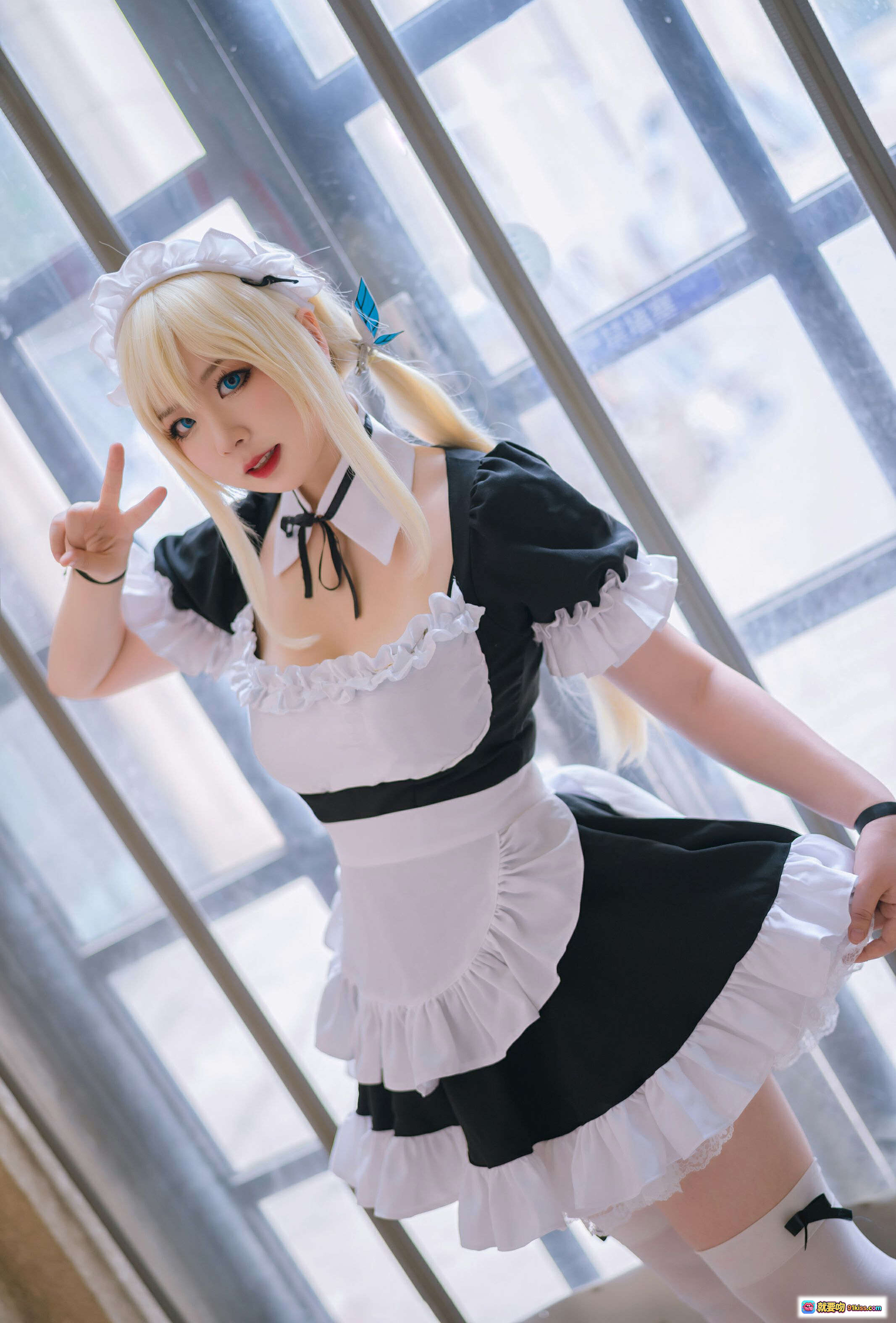 图片[8] - 皮皮奶NO.035柏崎星奈女仆装Cosplay写真 金发蓝瞳甜美少女 黑白蕾丝女仆裙 窗边光影氛围感 35P高清图集 - 就要吻