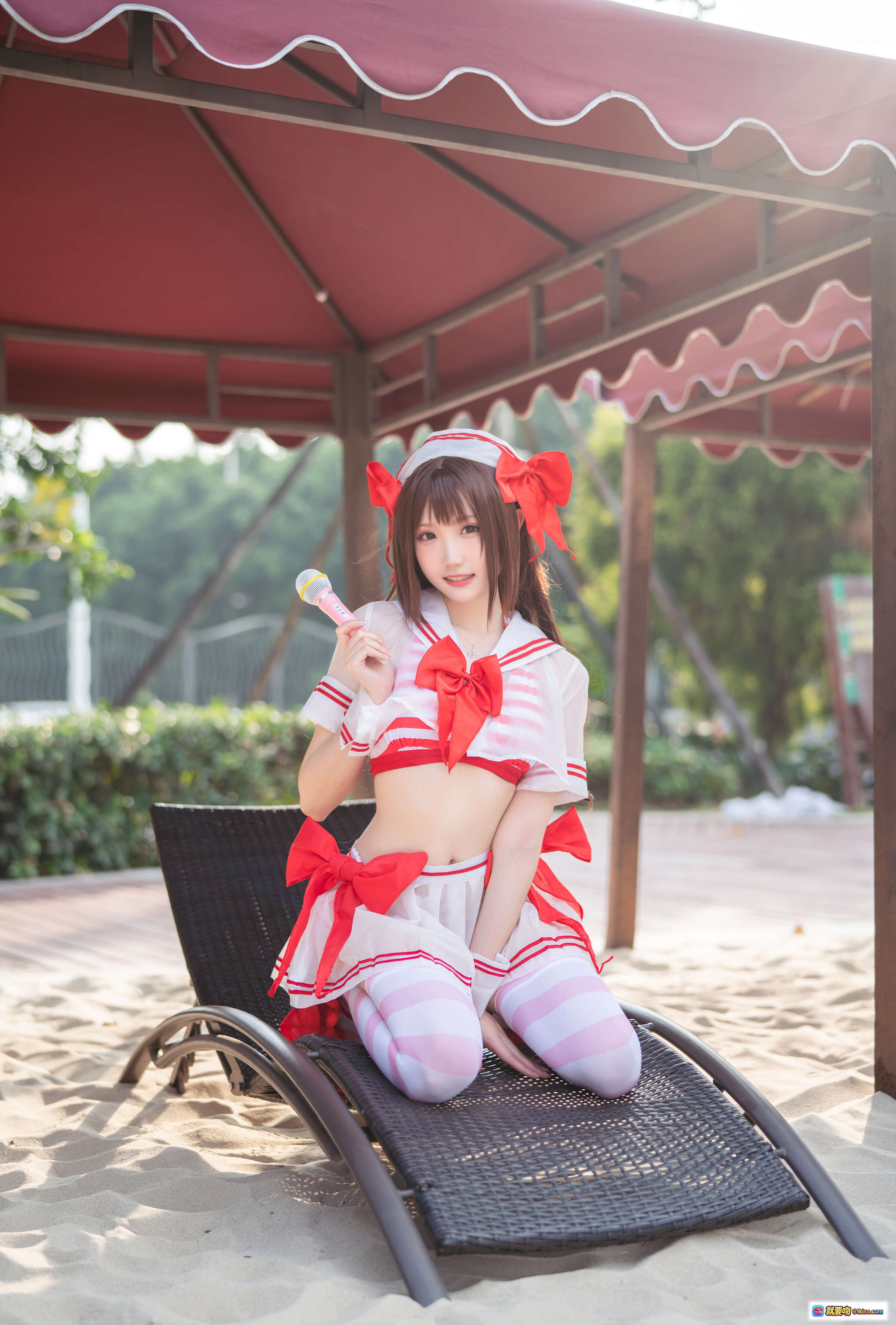 图片[2] - 瓜希酱NO.010岛村卯月泳衣写真 Cosplay红白条纹少女泳装户外池边美拍30P高清图集 - 就要吻