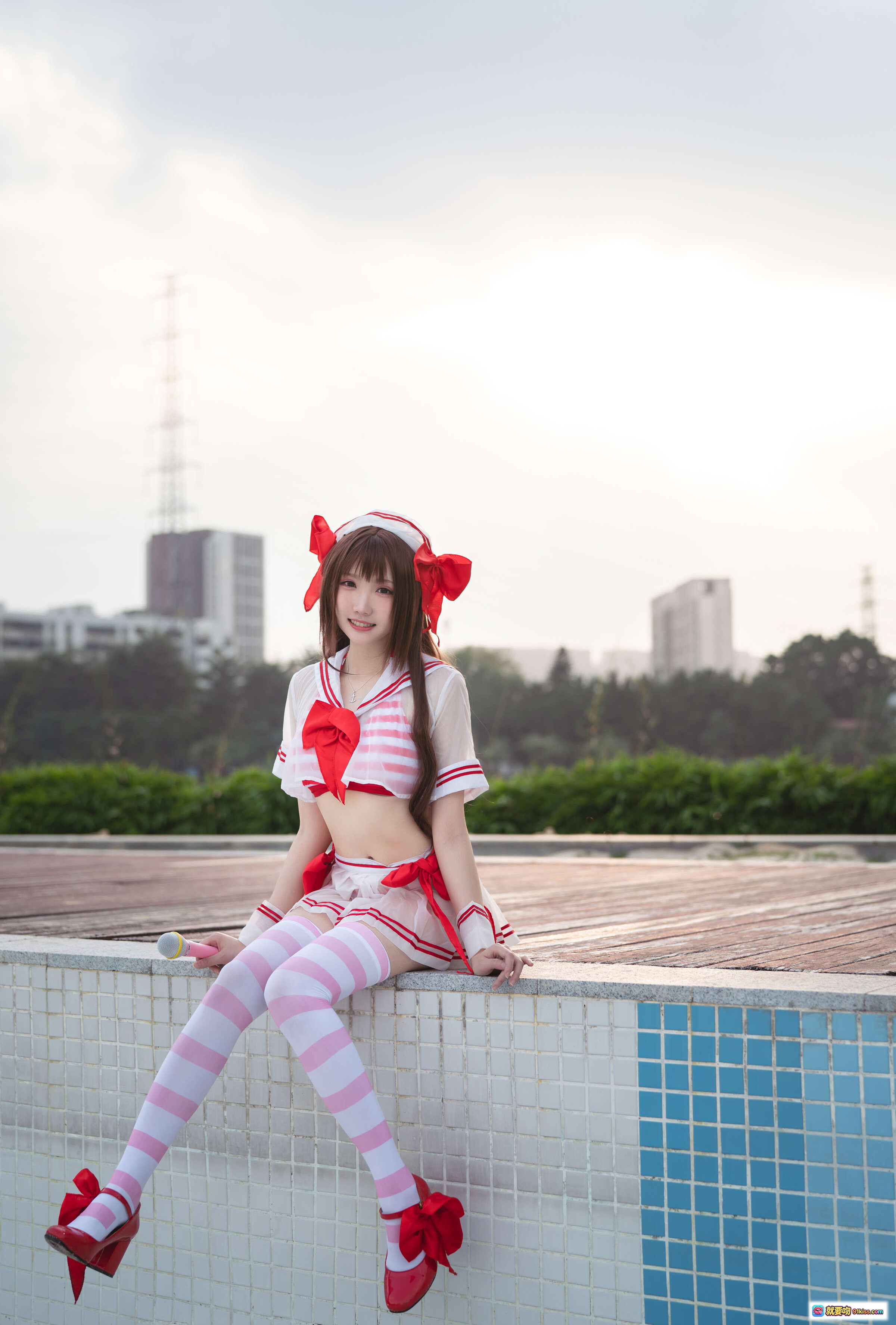 图片[7] - 瓜希酱NO.010岛村卯月泳衣写真 Cosplay红白条纹少女泳装户外池边美拍30P高清图集 - 就要吻