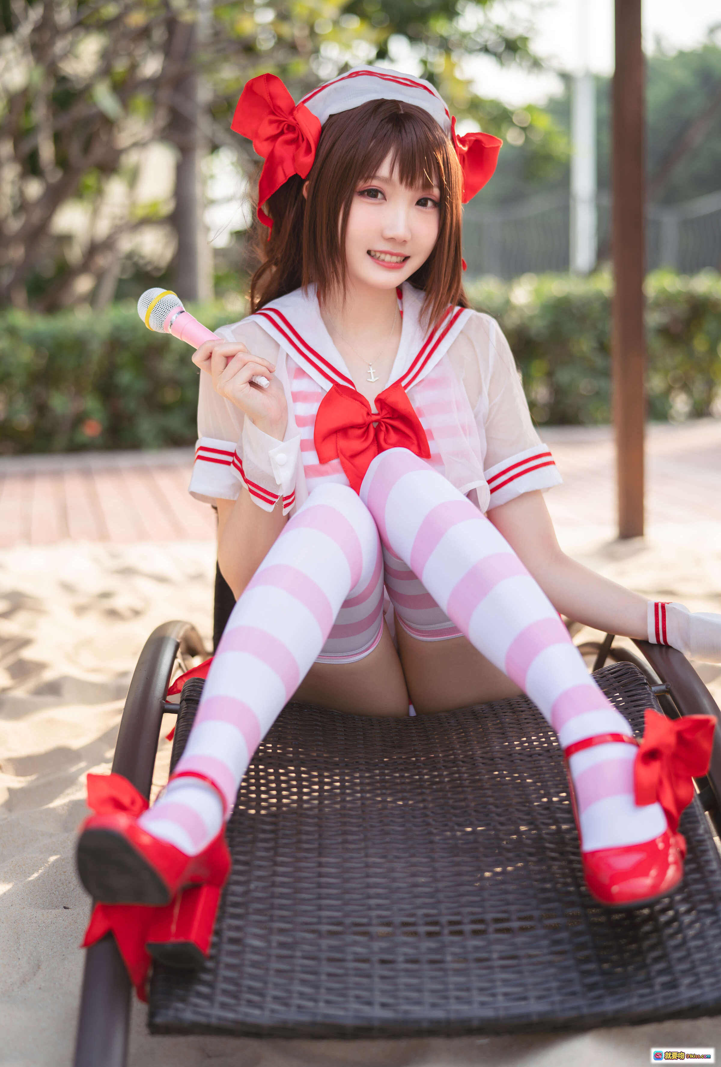 图片[4] - 瓜希酱NO.010岛村卯月泳衣写真 Cosplay红白条纹少女泳装户外池边美拍30P高清图集 - 就要吻