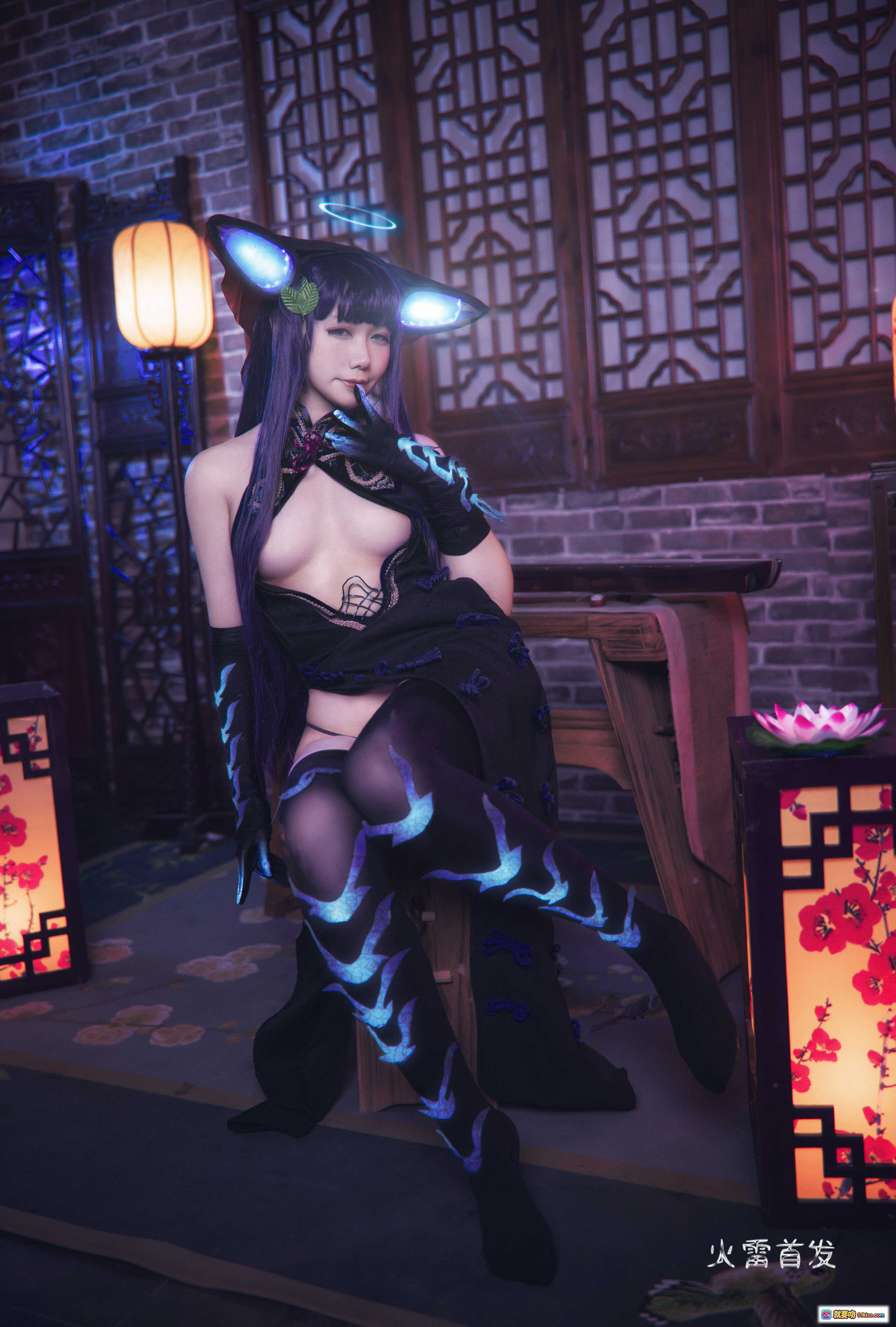 图片[8] - 麻花酱NO.014杨贵妃Cosplay写真｜古风黑丝美腿+发光特效+琵琶道具+红毯古典场景+精致妆造37P高清图集 - 就要吻