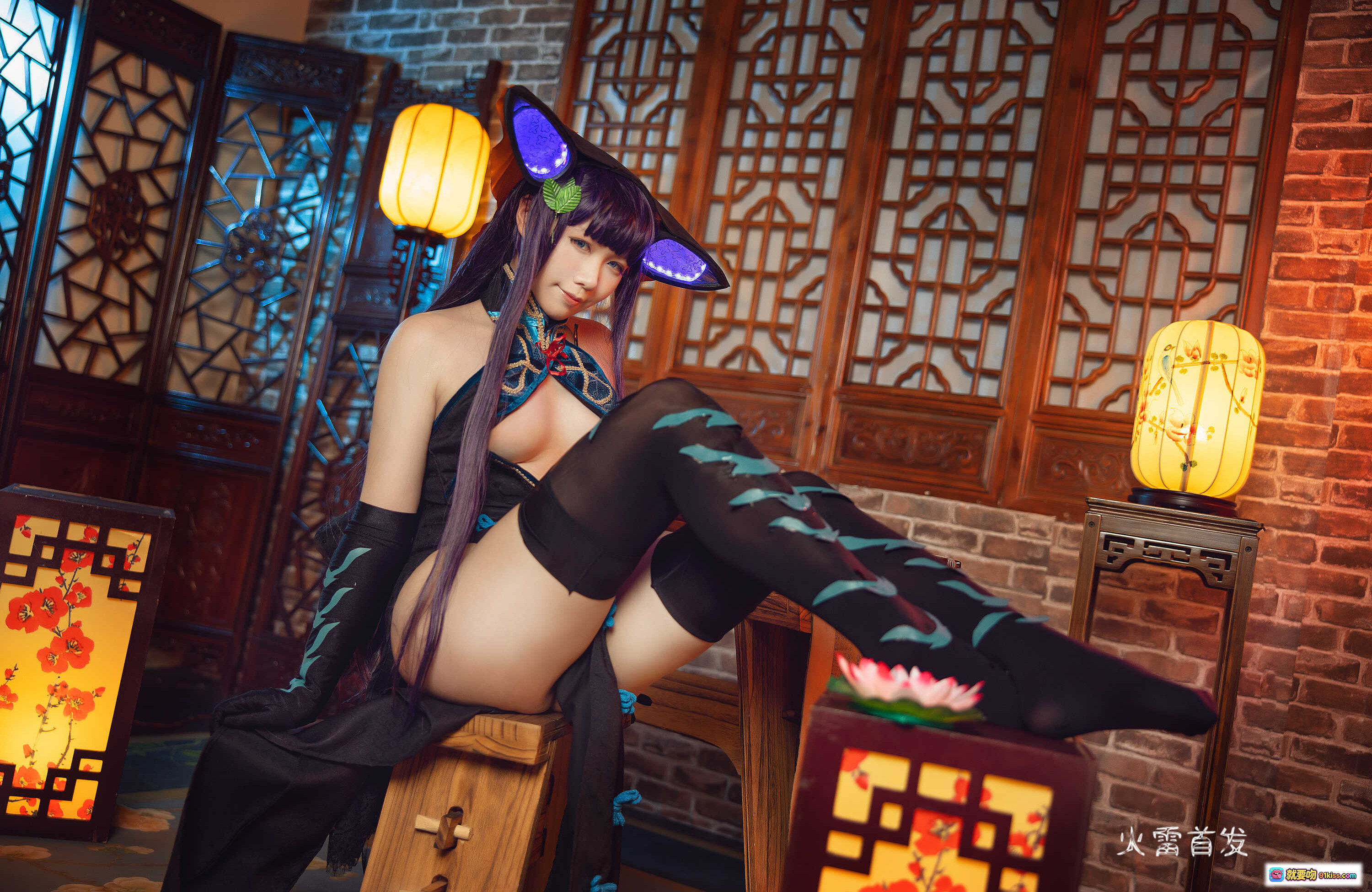 图片[4] - 麻花酱NO.014杨贵妃Cosplay写真｜古风黑丝美腿+发光特效+琵琶道具+红毯古典场景+精致妆造37P高清图集 - 就要吻