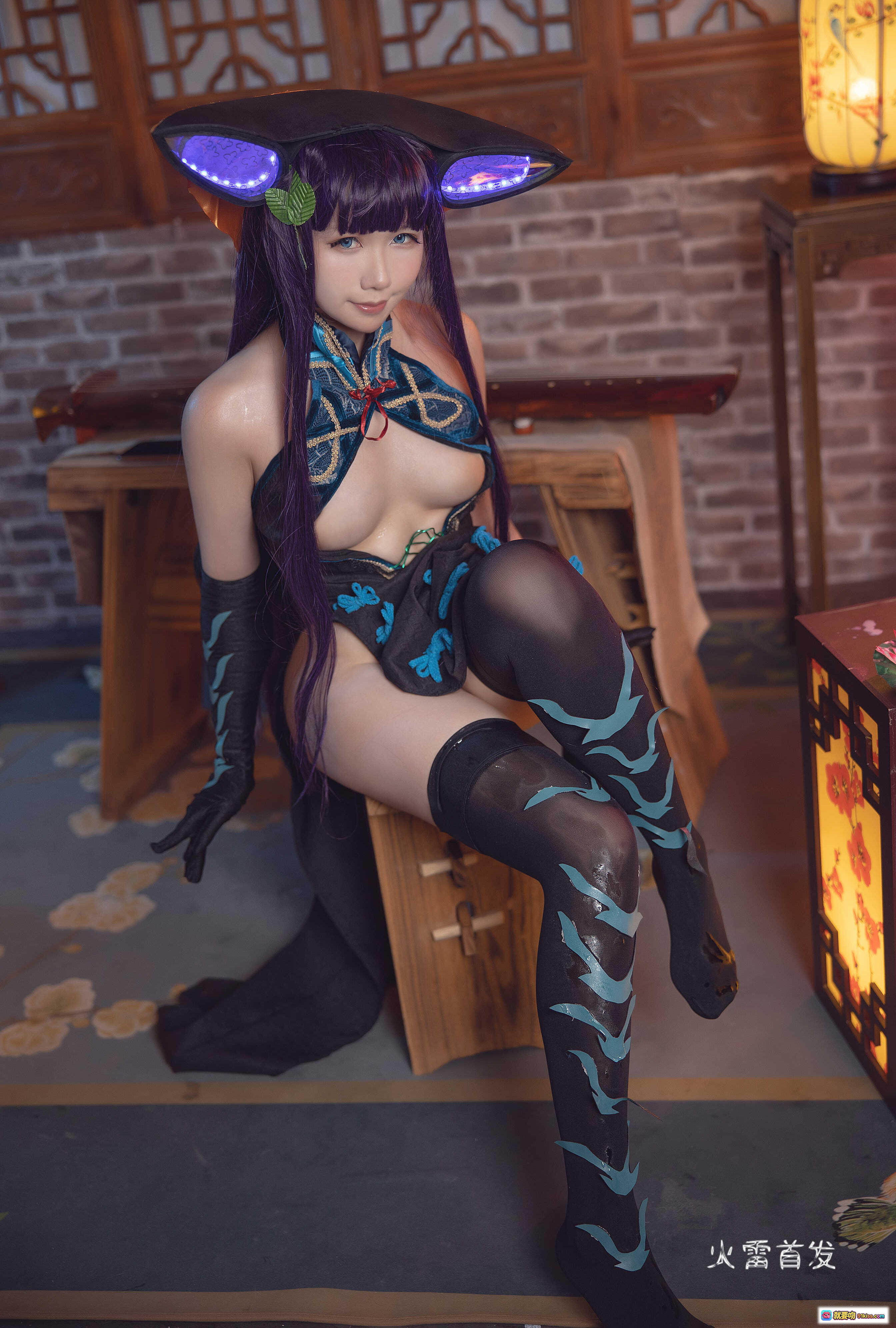 图片[3] - 麻花酱NO.014杨贵妃Cosplay写真｜古风黑丝美腿+发光特效+琵琶道具+红毯古典场景+精致妆造37P高清图集 - 就要吻