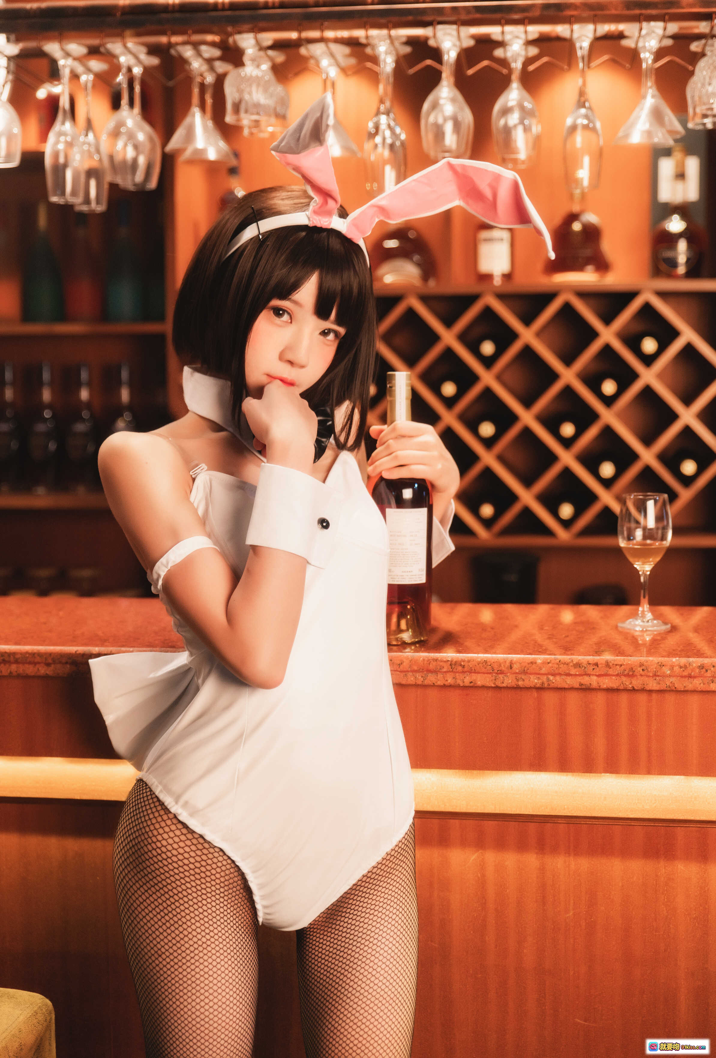 图片[5] - 桜桃喵 cosplay 加藤惠 兔女郎写真 | 白色制服+粉色兔耳+黑领结 | 甜美少女风室内拍摄 29P高清图集 - 就要吻