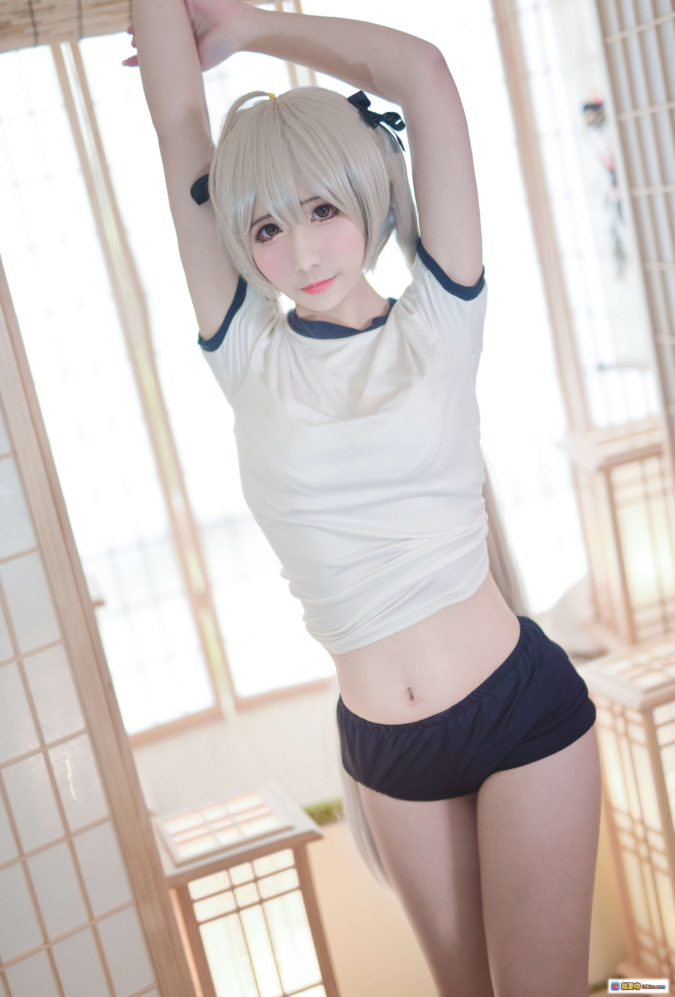 九曲Jean NO.003 缘之空 穹妹 Cosplay 白色短袖 黑色短裤 双马尾 伸展姿势 日式房间 清新甜美 高清写真 40P 343MB - 就要吻