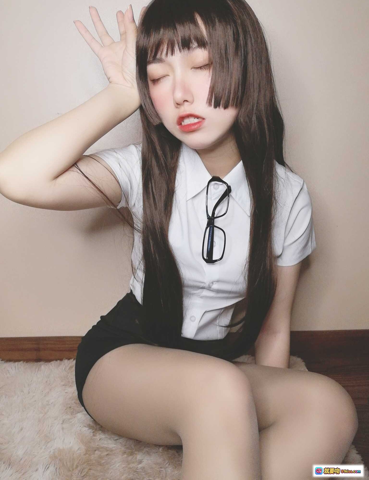 图片[5] - 芋圆侑子NO.012醉酒小秘书写真｜白衬衫黑裙蕾丝内衣美腿私房摄影集 - 就要吻