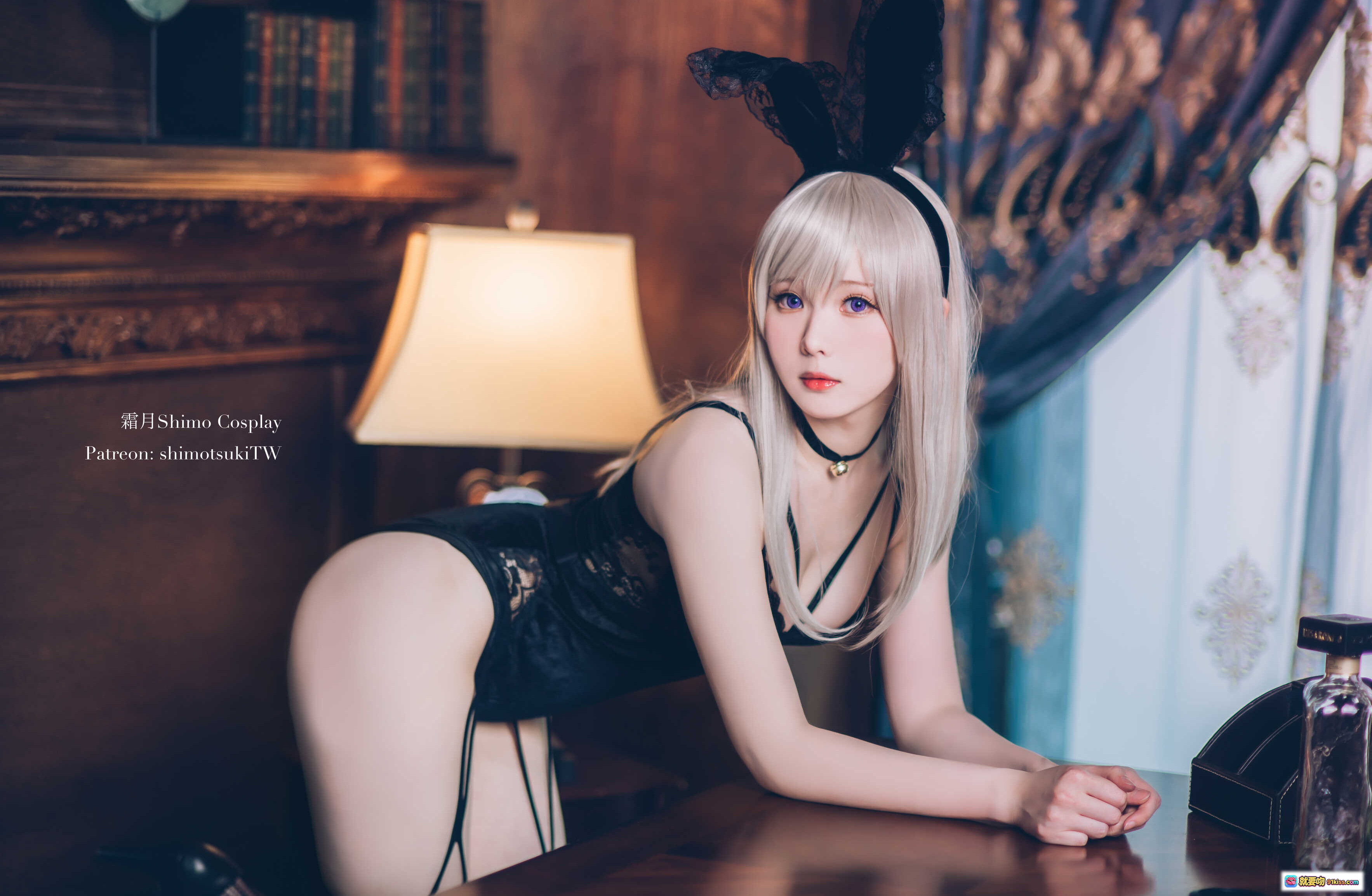 图片[2] - 霜月Shimo Cosplay私房写真NO.014｜兔女郎黑丝美腿｜复古书房场景｜14P高清图集 - 就要吻