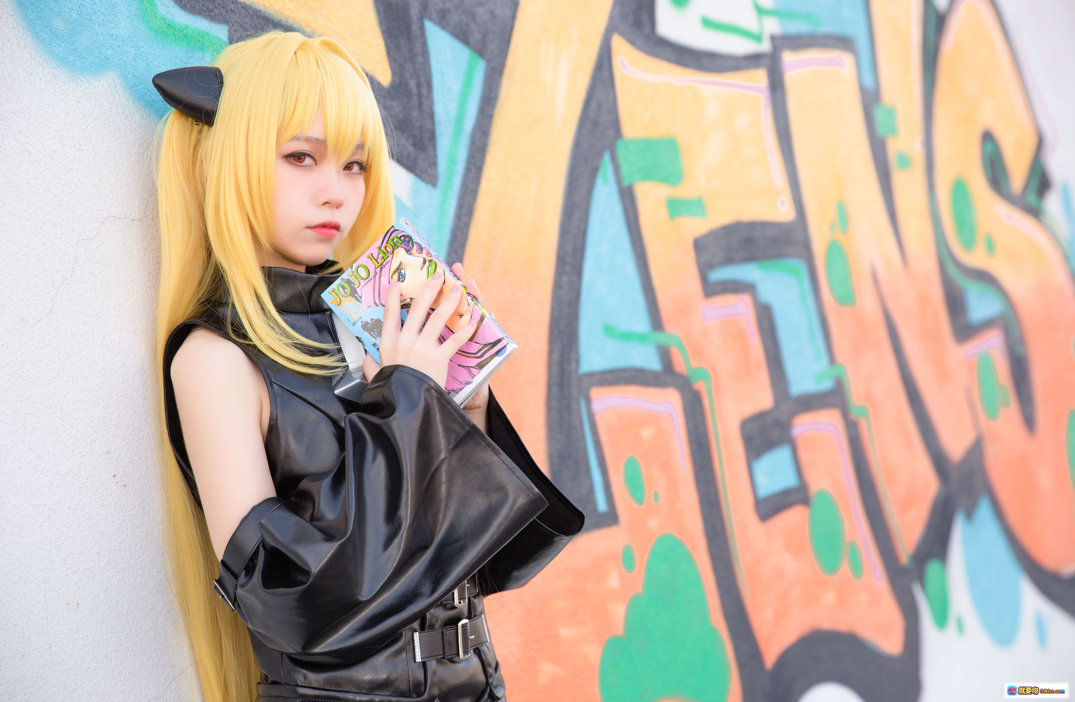 图片[4] - G44不会受伤 NO.039 小暗常服Cosplay 金发黑裙星形装饰屋顶城市背景写真19P - 就要吻