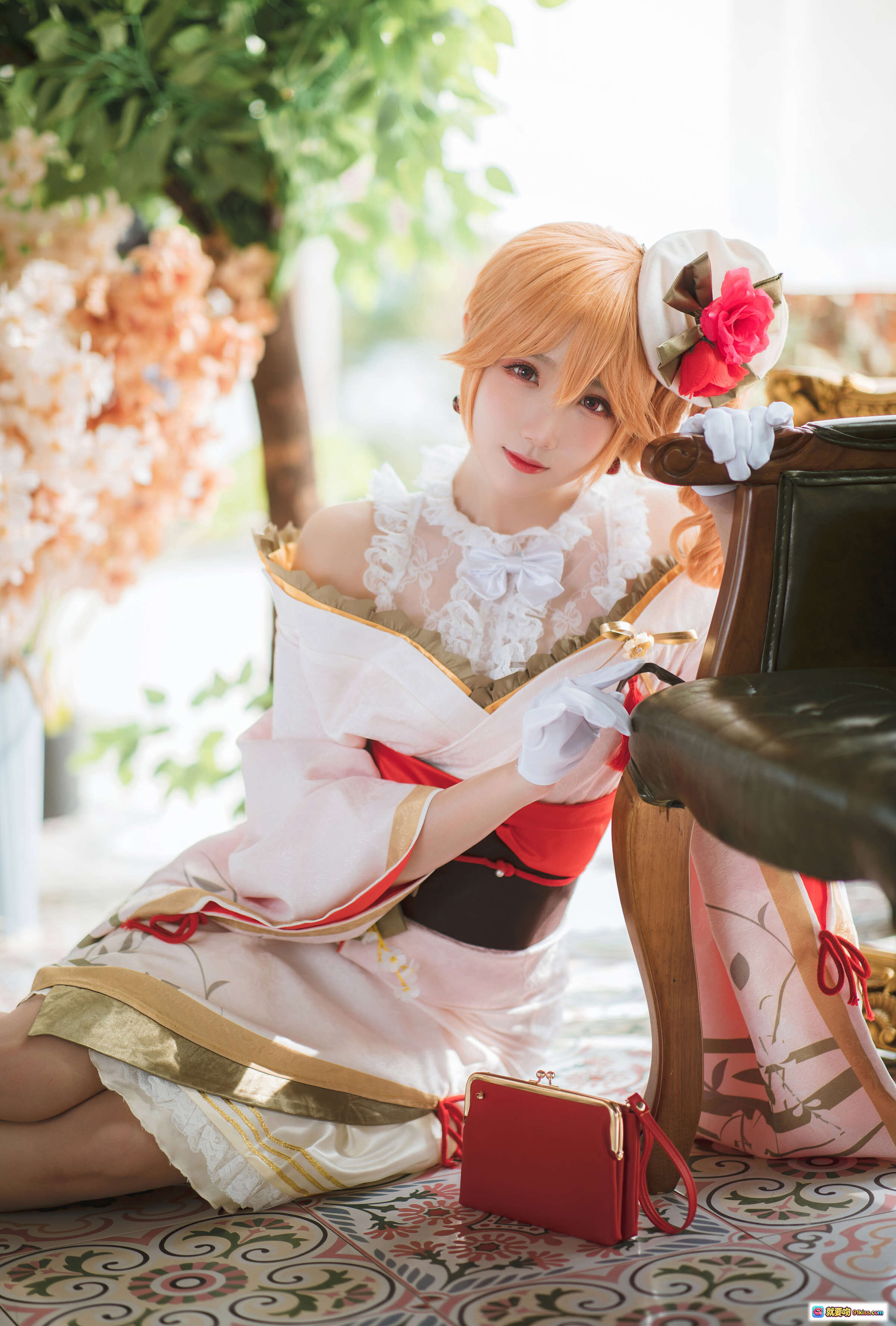 图片[8] - 瓜希酱NO.029碧蓝航线黎塞留和服Cosplay写真·日系少女风·精致花饰头饰·红白配色和风裙装·复古沙发绿植背景·高清22P美图 - 就要吻