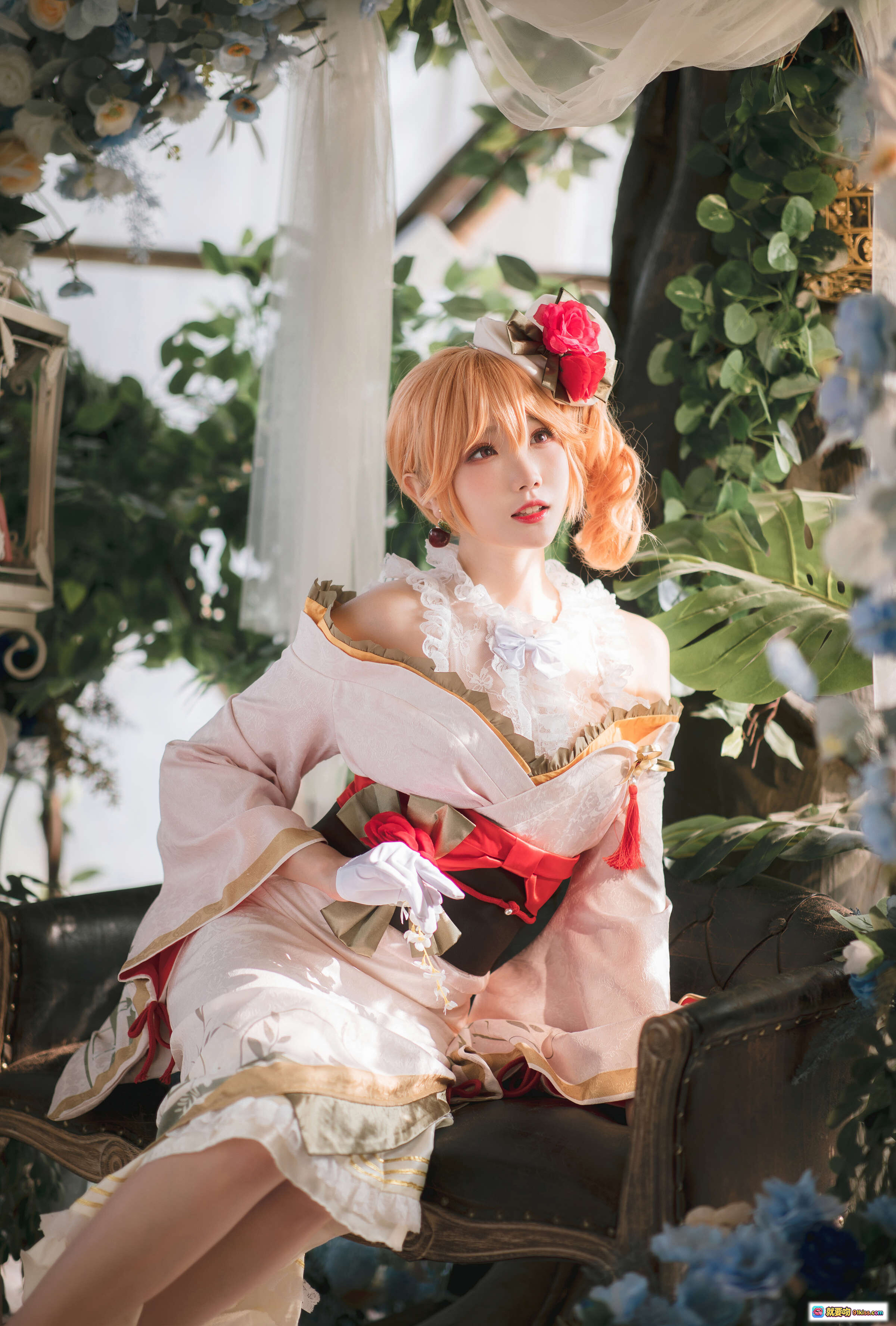 图片[7] - 瓜希酱NO.029碧蓝航线黎塞留和服Cosplay写真·日系少女风·精致花饰头饰·红白配色和风裙装·复古沙发绿植背景·高清22P美图 - 就要吻