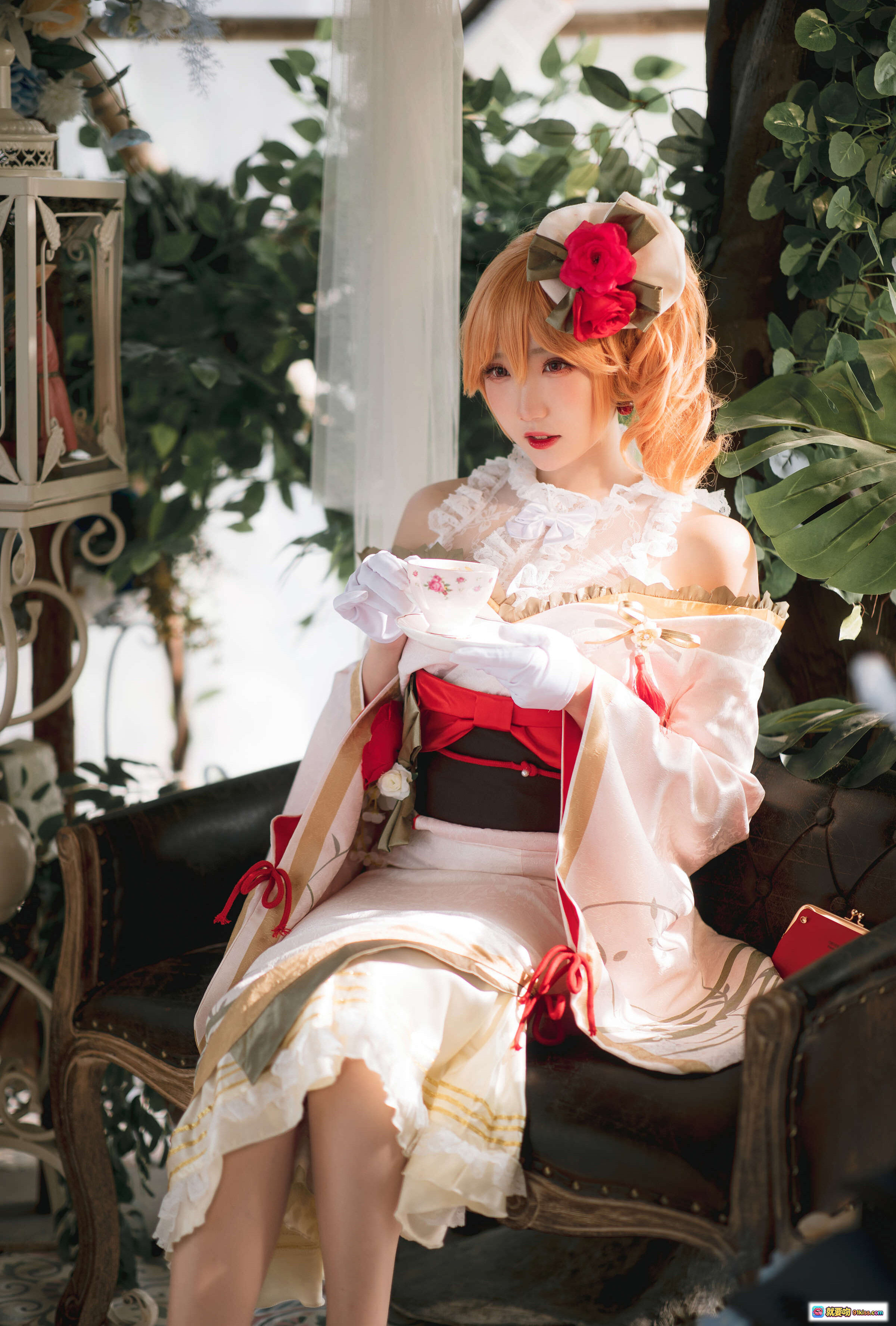 图片[9] - 瓜希酱NO.029碧蓝航线黎塞留和服Cosplay写真·日系少女风·精致花饰头饰·红白配色和风裙装·复古沙发绿植背景·高清22P美图 - 就要吻