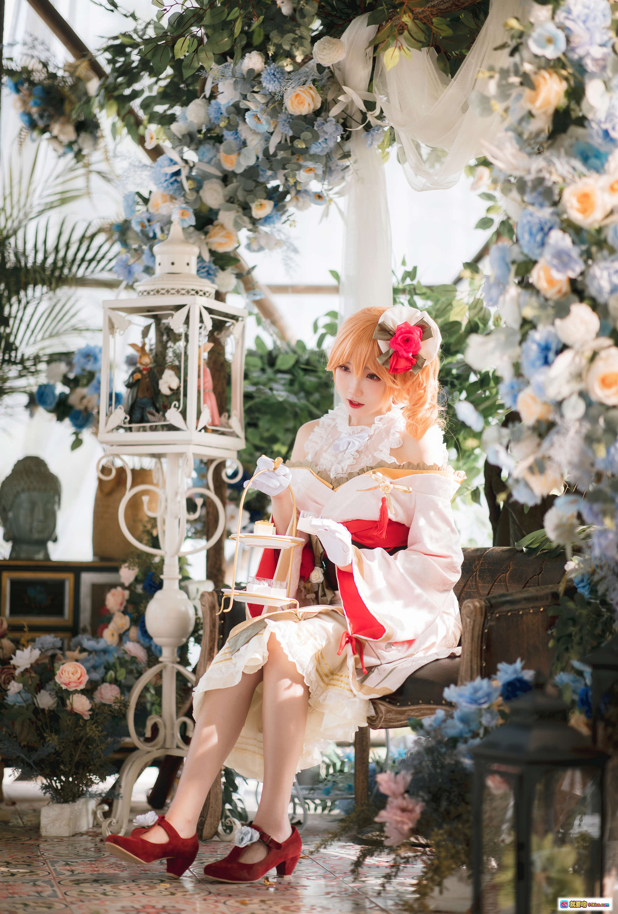 图片[10] - 瓜希酱NO.029碧蓝航线黎塞留和服Cosplay写真·日系少女风·精致花饰头饰·红白配色和风裙装·复古沙发绿植背景·高清22P美图 - 就要吻