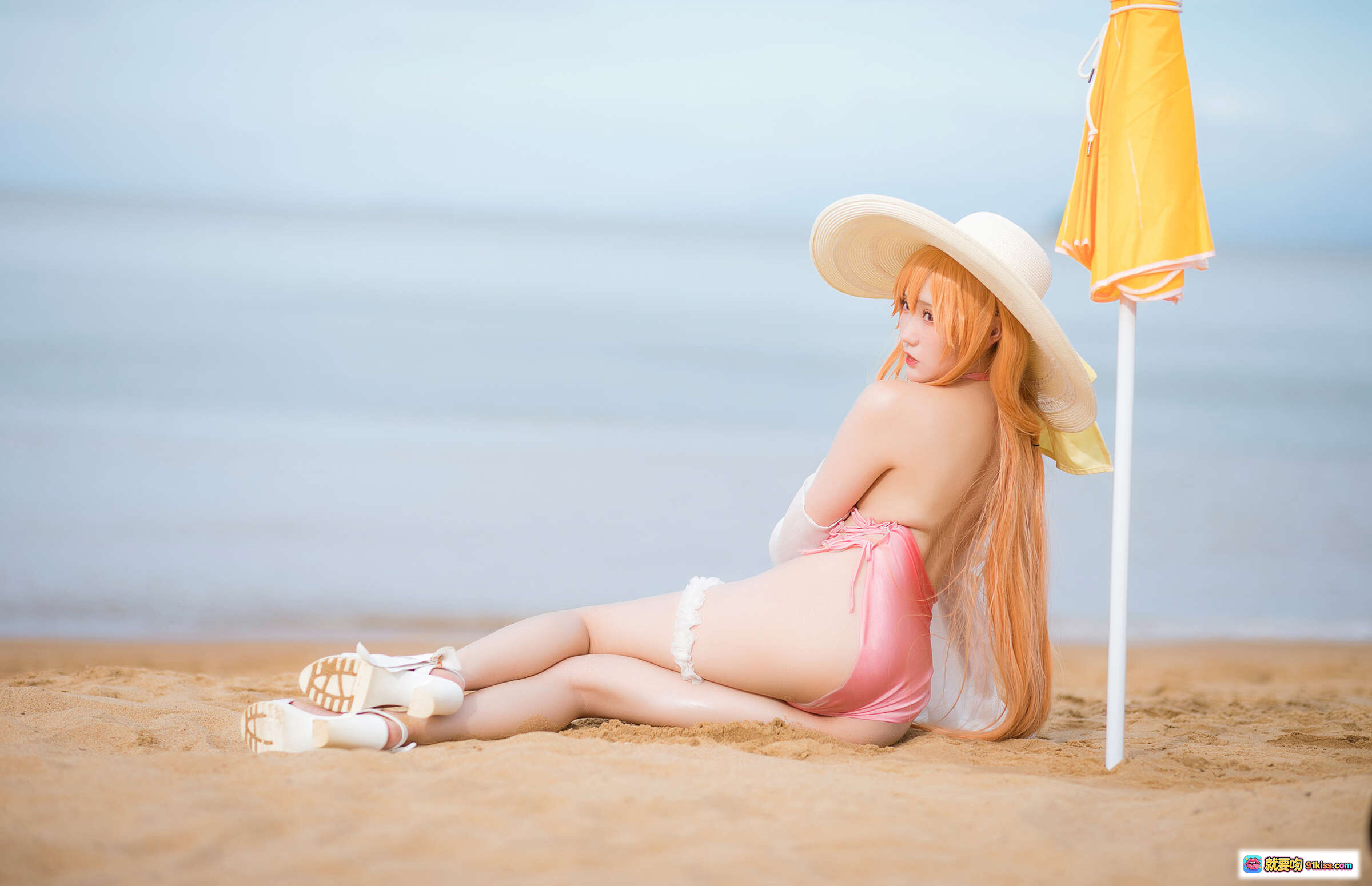 图片[3] - 瓜希酱黎塞留cosplay海滩写真｜粉色泳装宽檐帽冰淇淋甜美少女风 - 就要吻