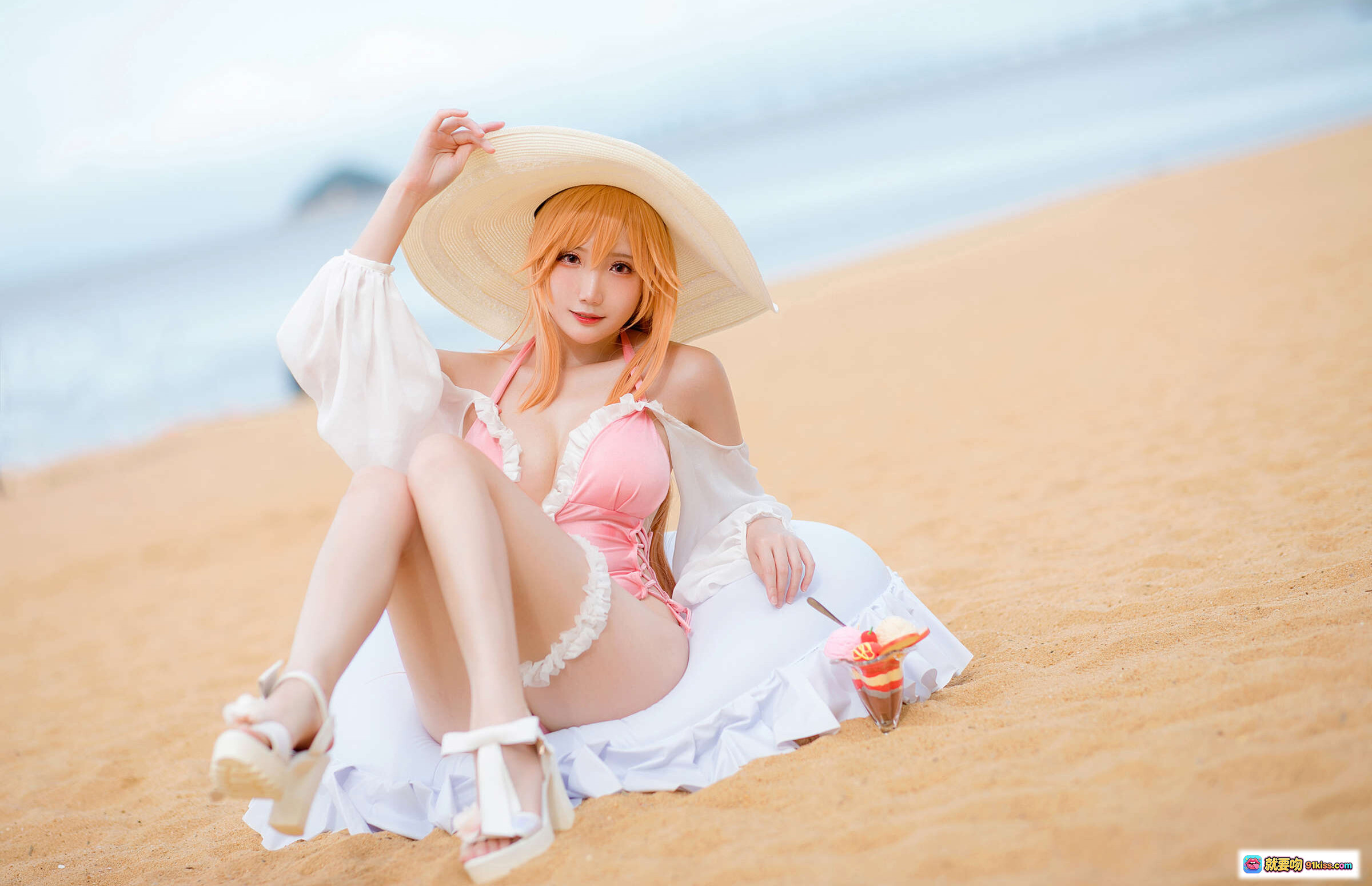 图片[7] - 瓜希酱黎塞留cosplay海滩写真｜粉色泳装宽檐帽冰淇淋甜美少女风 - 就要吻