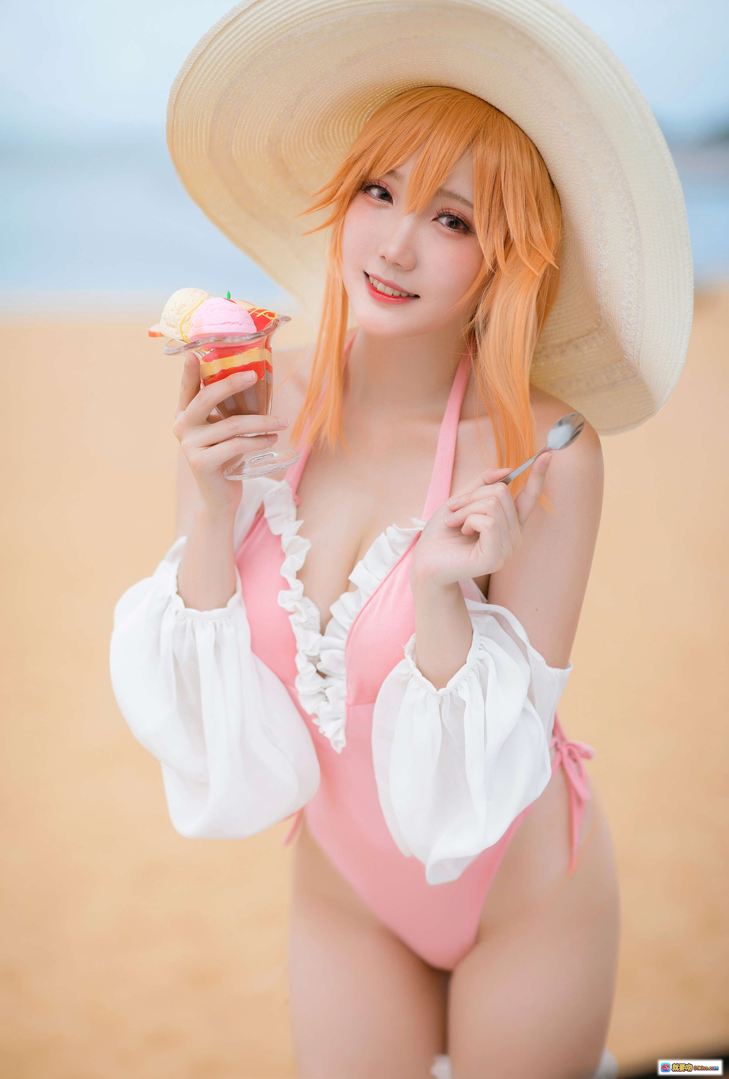 图片[5] - 瓜希酱黎塞留cosplay海滩写真｜粉色泳装宽檐帽冰淇淋甜美少女风 - 就要吻