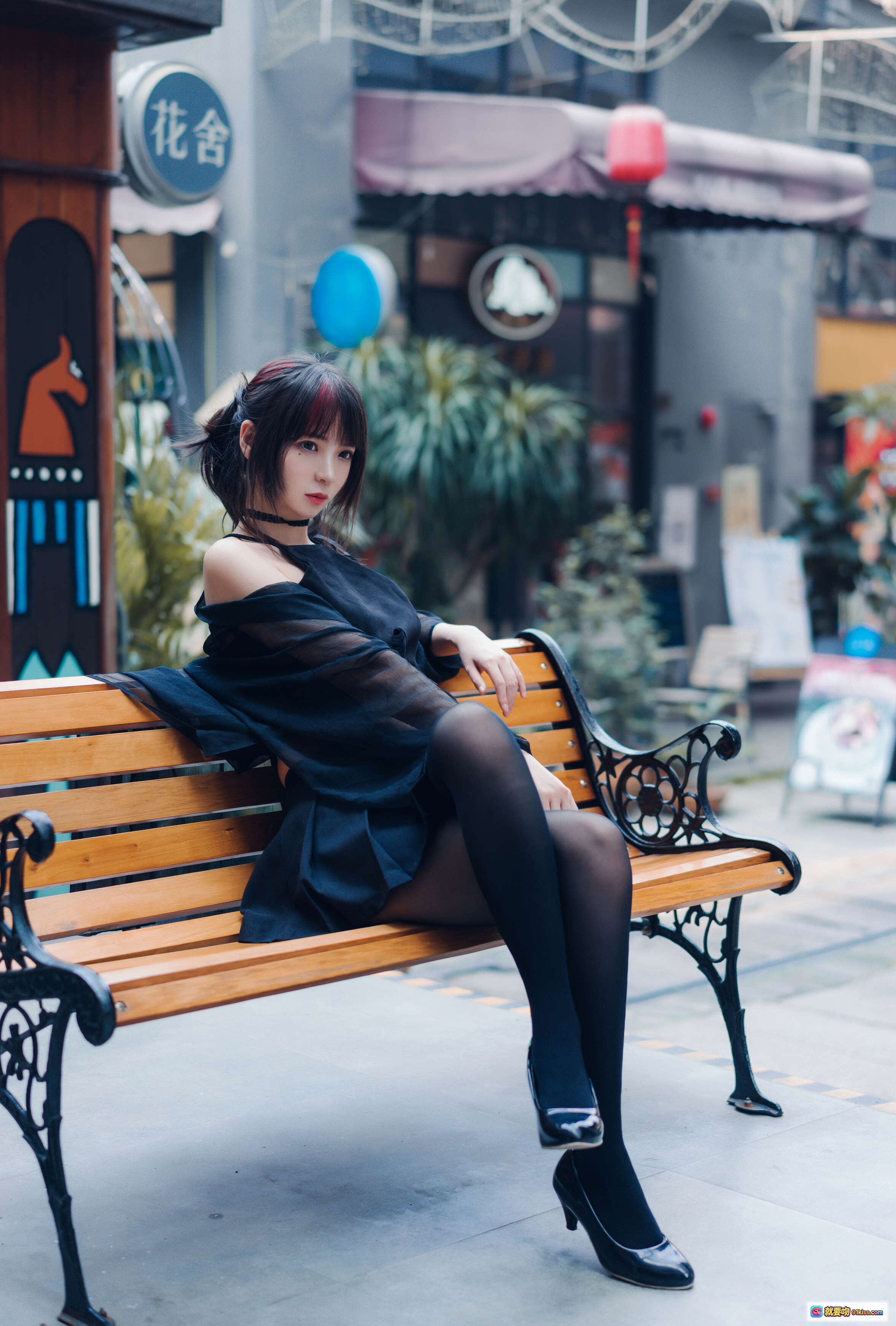 图片[7] - 疯猫ss NO.014 叛逆青春少女写真 | 黑色吊带上衣+短裙+黑丝袜 | 废墟木柱背景 | 46P高清图集 - 就要吻