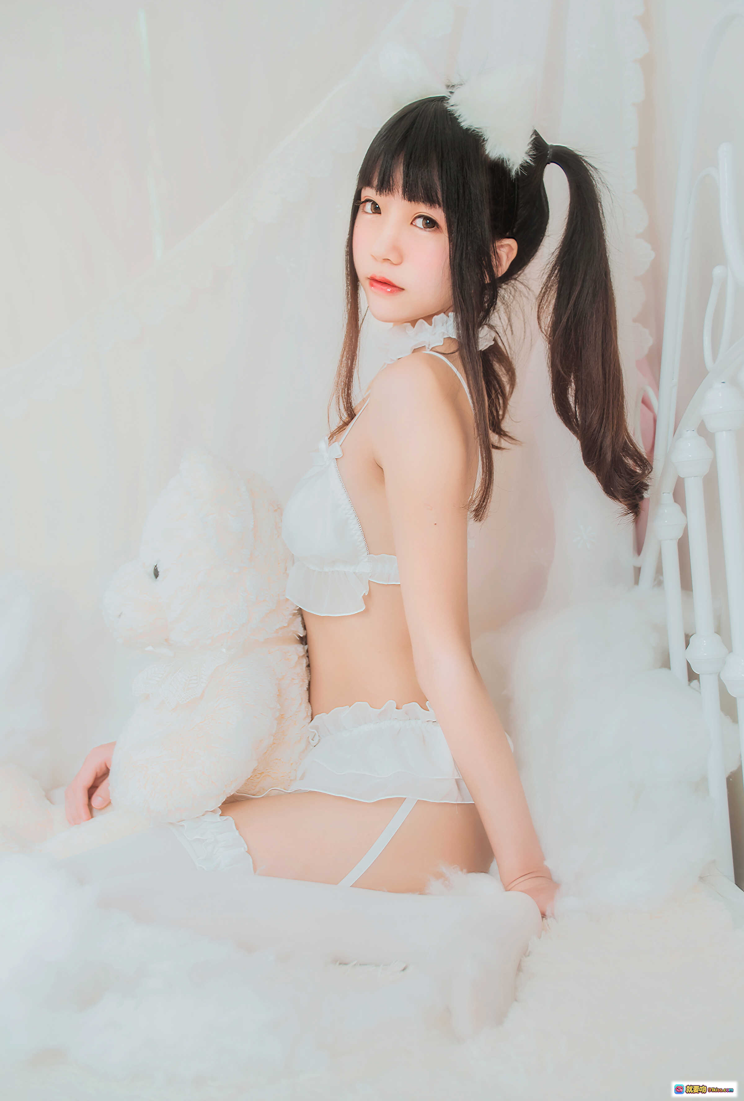 图片[3] - 桜桃喵白猫写真003｜双马尾少女蕾丝内衣抱毛绒熊｜纯白梦幻床照32P高清图集 - 就要吻